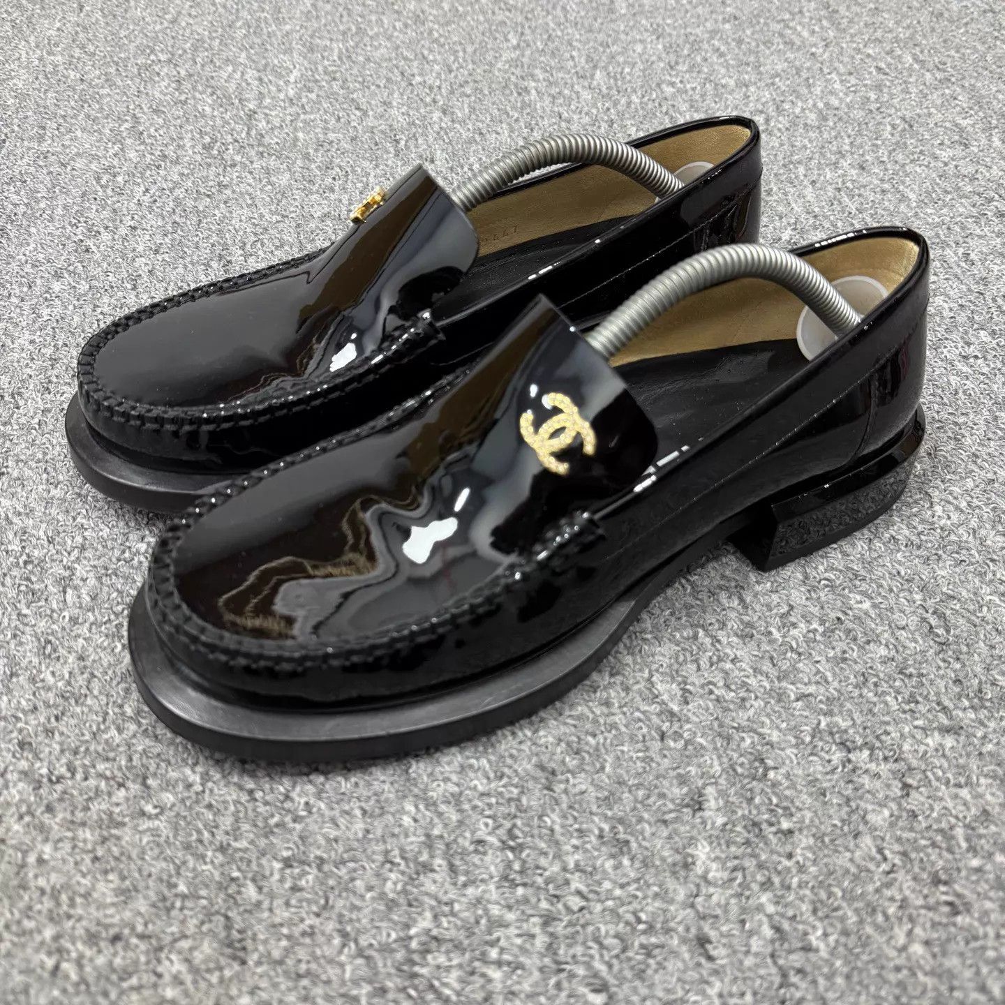 Chanel Chanel Pearl Logo Black & Gold Patent Leather Loafer EUR 38 Size US 7.5 / IT 37.5 - 1 Thumbnail