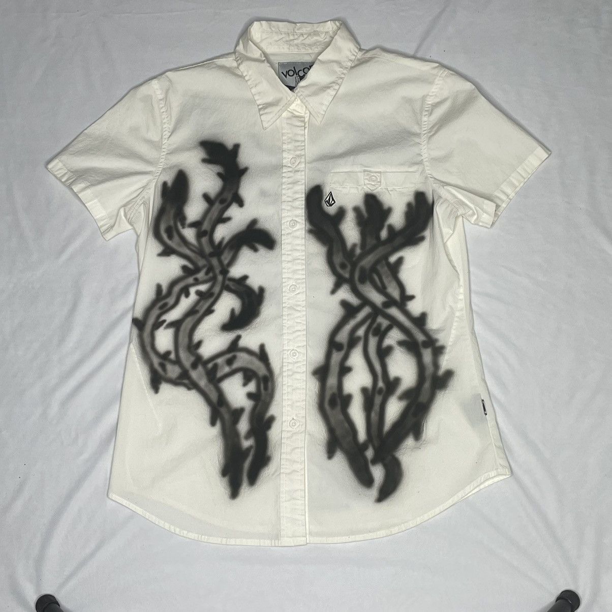 Volcom Custom airbrush female button Size L / US 10 / IT 46 - 1 Thumbnail