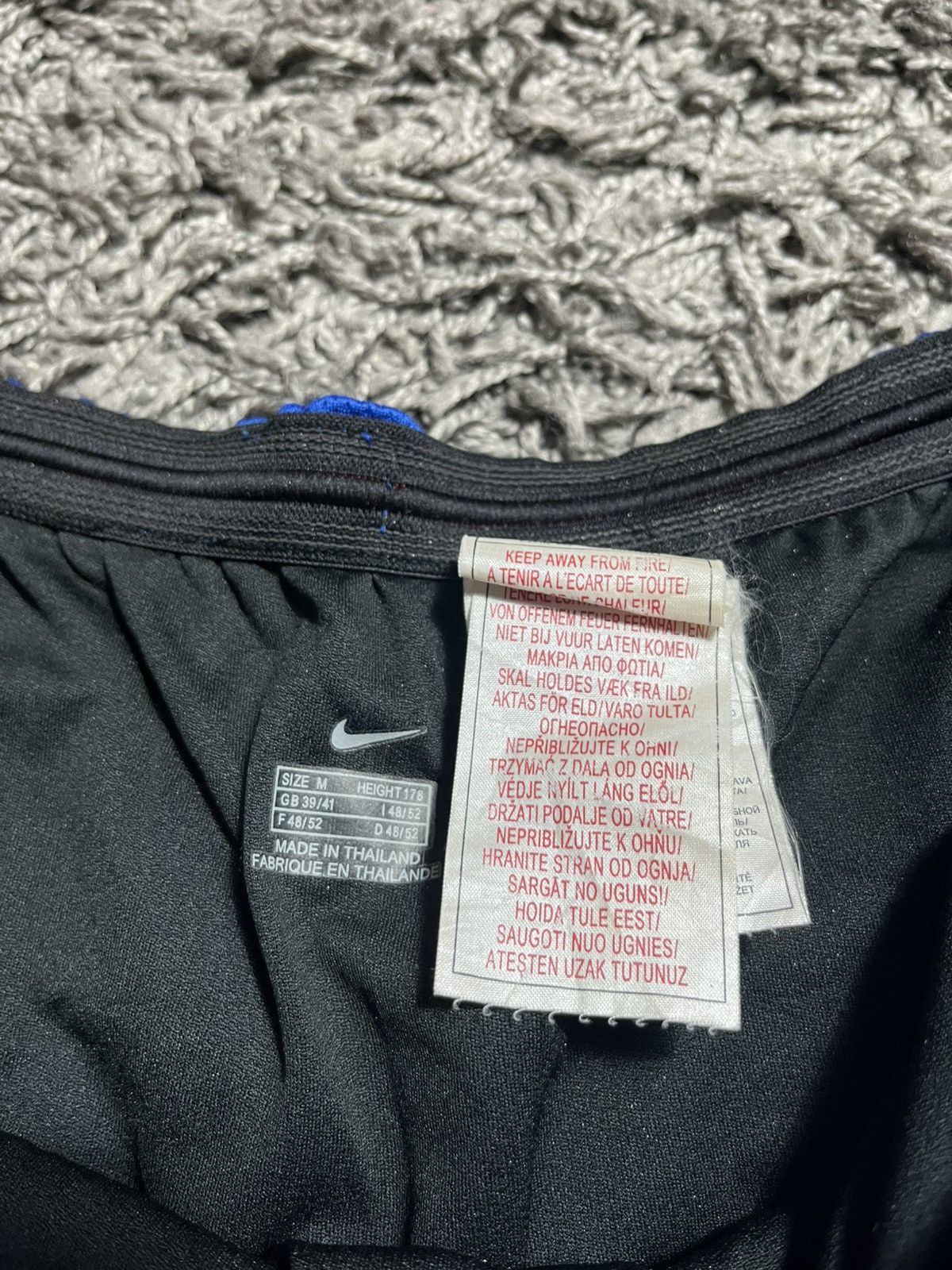 Nike NIKE VINTAGE 2002/2003 BASEL 1893 FOOTBALL SOCCER SHORTS Size US 32 / EU 48 - 5 Thumbnail
