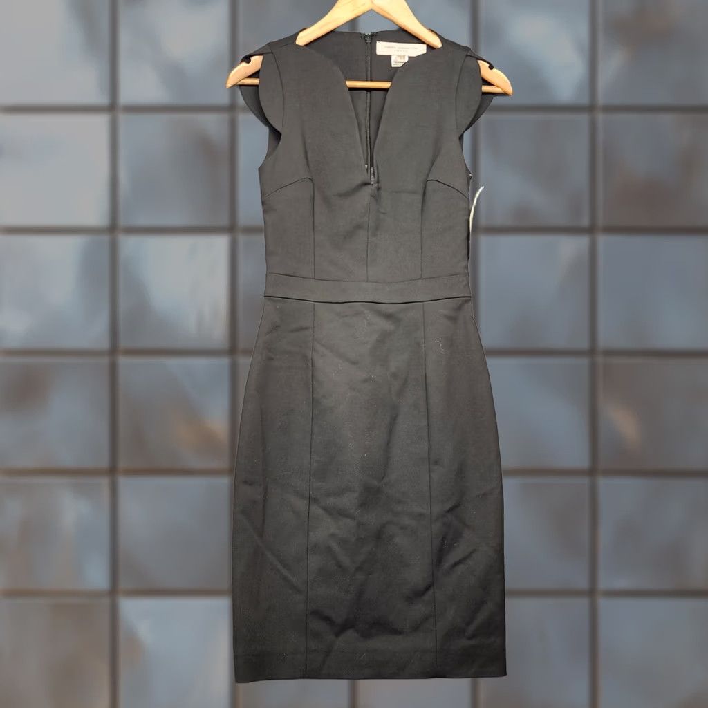 French Connection French Connection Dress Womens 2 Black Classic Sheath Cap Sleeve Workwear NWT Size XS / US 0-2 / IT 36-38 - 1 Thumbnail