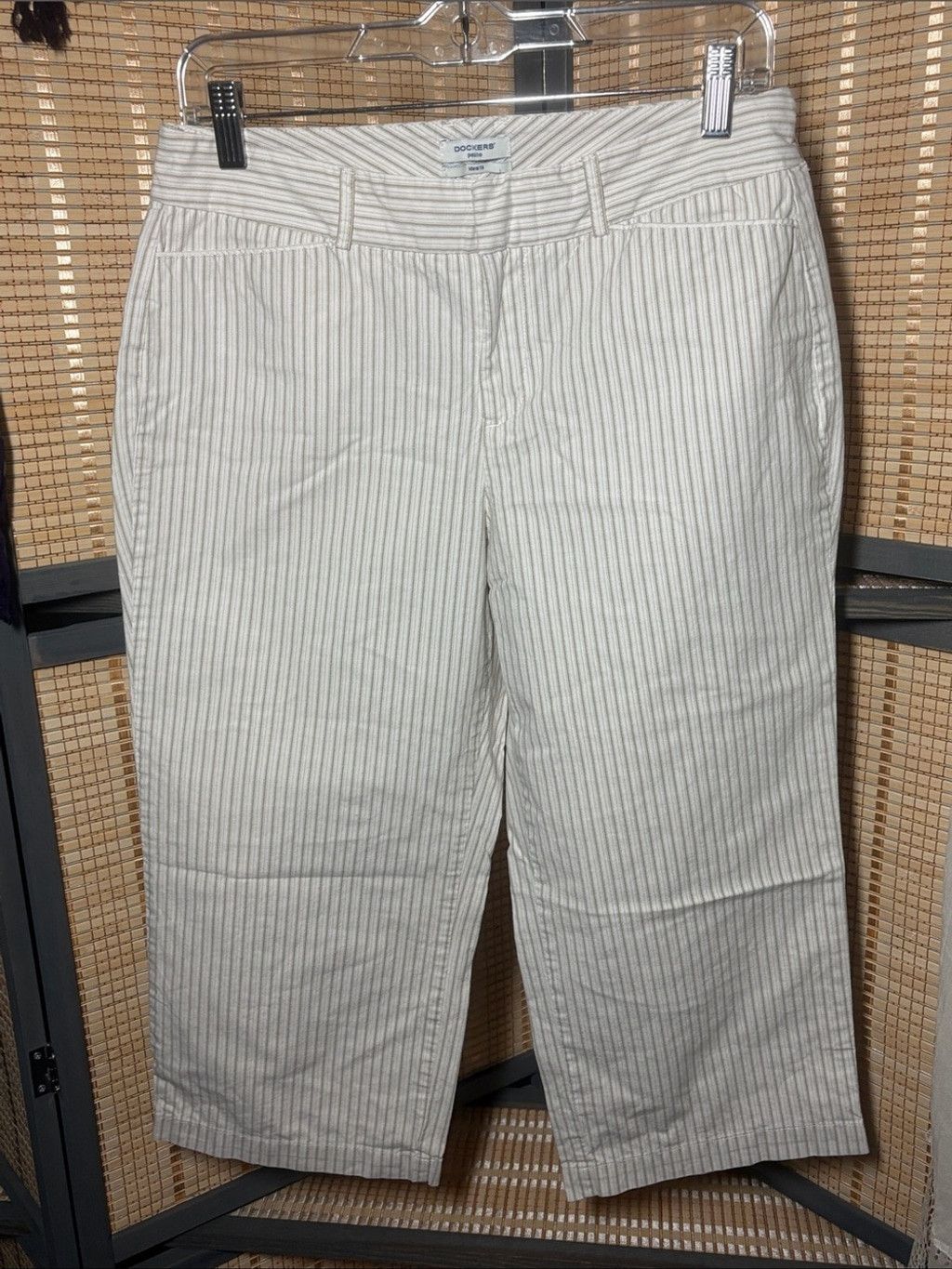 Other Dockers Women’s Cream and Gray Pinstripe Metro Capris Size 32" / US 10 / IT 46 - 1 Thumbnail