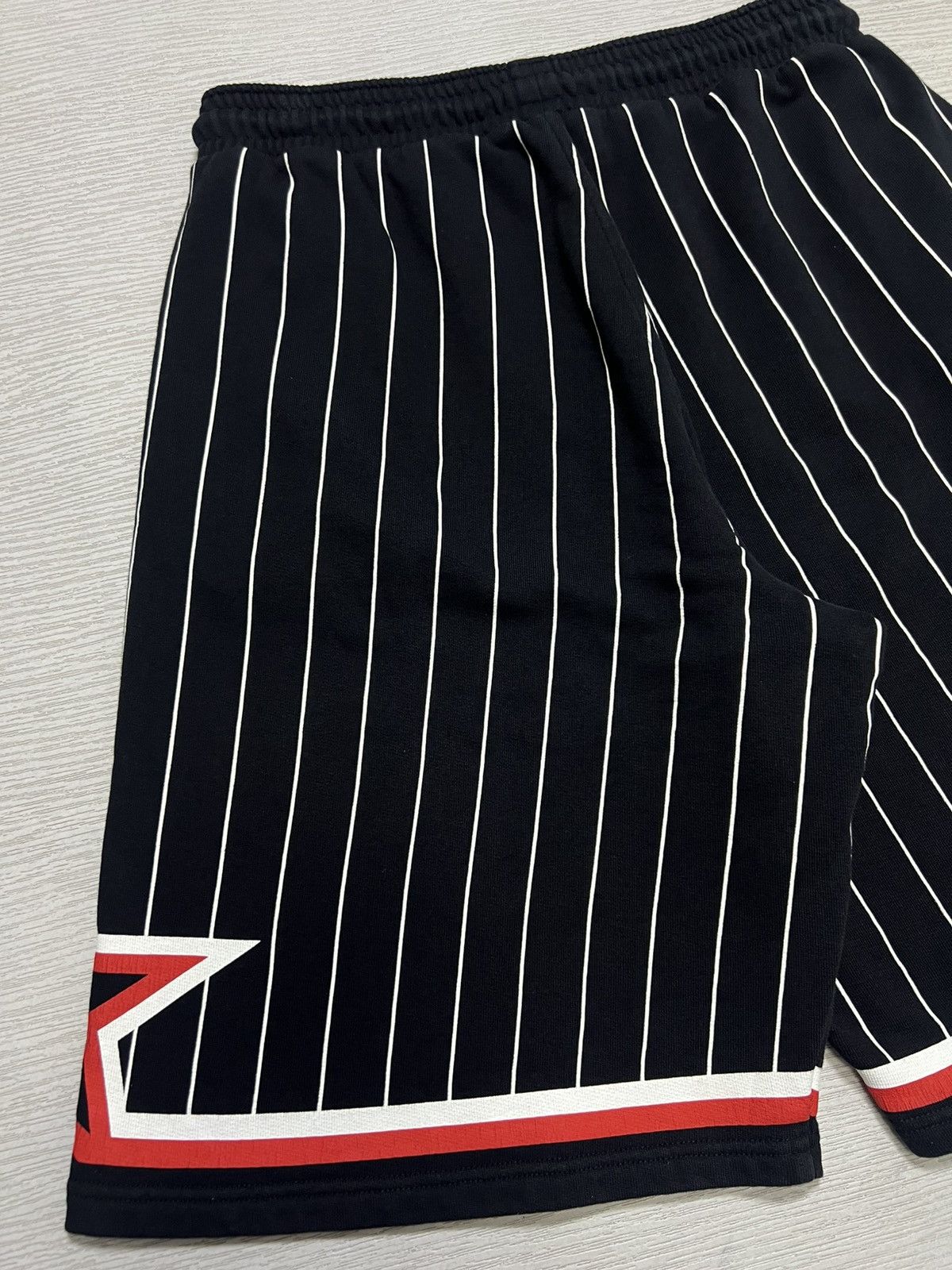 Givenchy Givenchy - Stars Stripe Sweatshorts Size US 30 / EU 46 - 12 Thumbnail