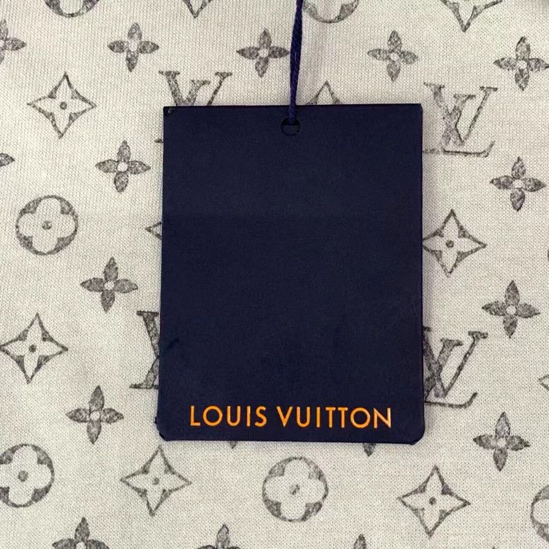Louis Vuitton Louis Vuitton 25 Light Grey logo full print cotton crew ne Size L / US 10 / IT 46 - 8 Thumbnail