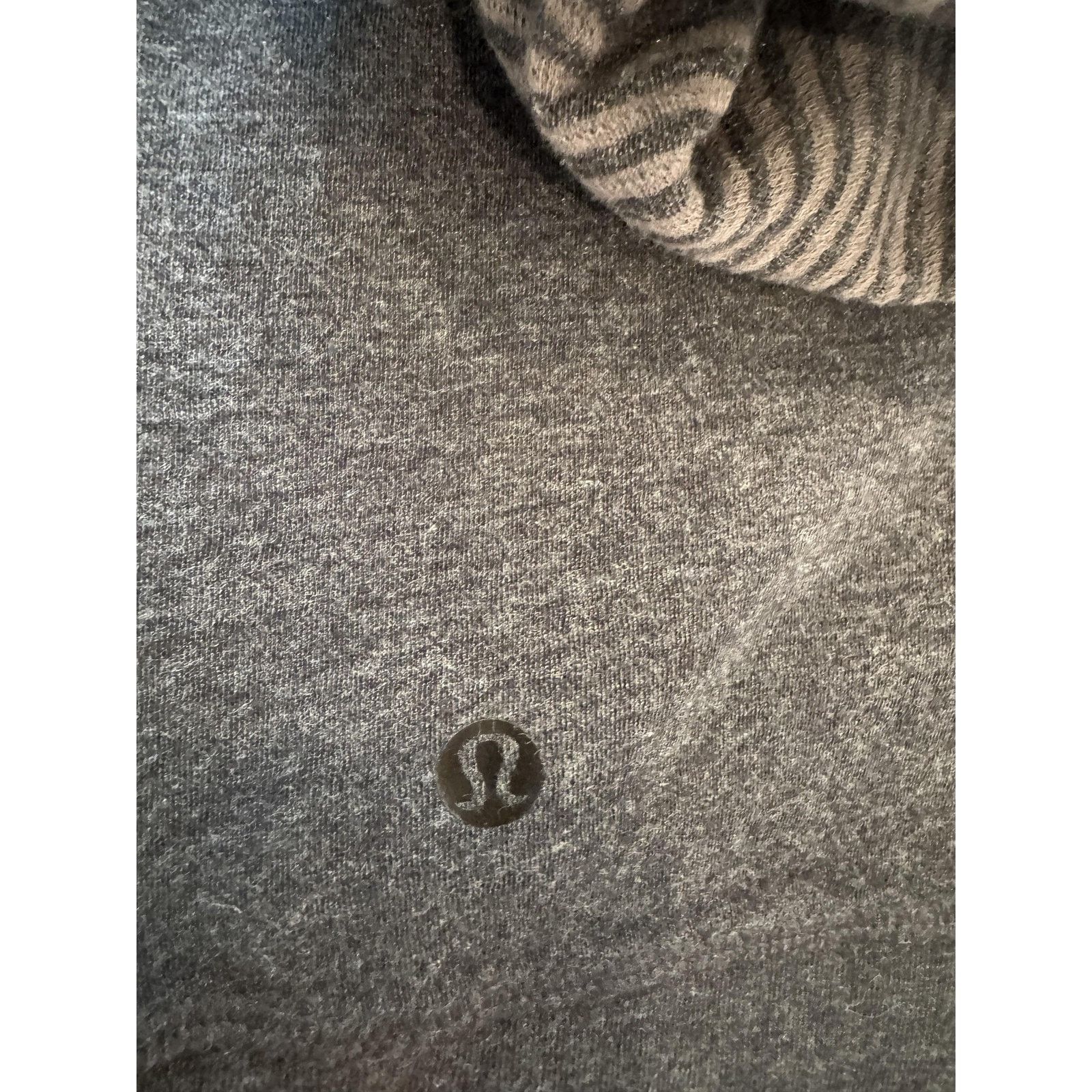Lululemon Lululemon Womens M Turtleneck Long Sleeve Pullover Size M / US 6-8 / IT 42-44 - 6 Thumbnail