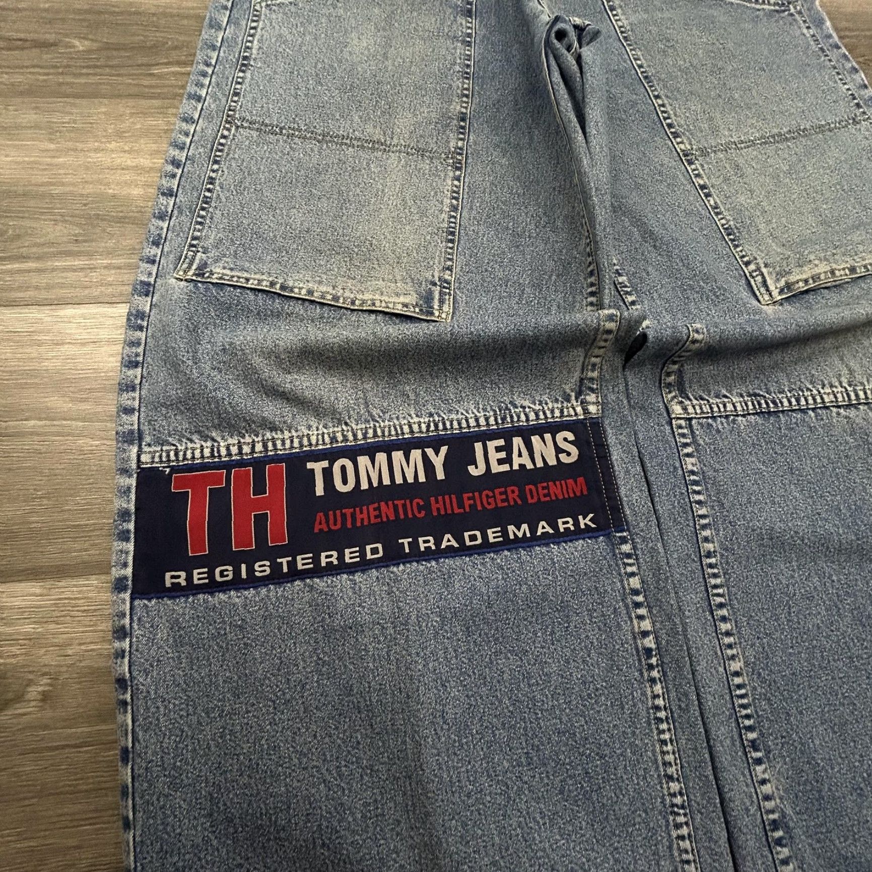 Tommy Hilfiger VINTAGE Tommy Hilfiger Jeans Carpenter Pants Jeans Mens 34x30 Wide-Leg 34 Blue 1990s Tommy Jeans Logo Size US 34 / EU 50 - 6 Thumbnail