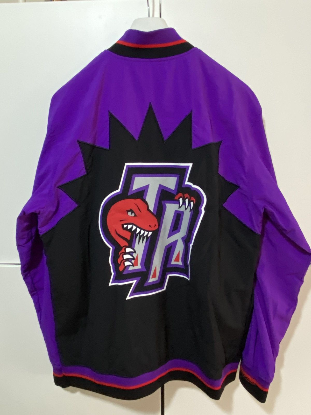 Mitchell & Ness Mitchell & Ness Raptor jacket size XL, black purple, used Size US XL / EU 56 / 4 - 8 Thumbnail