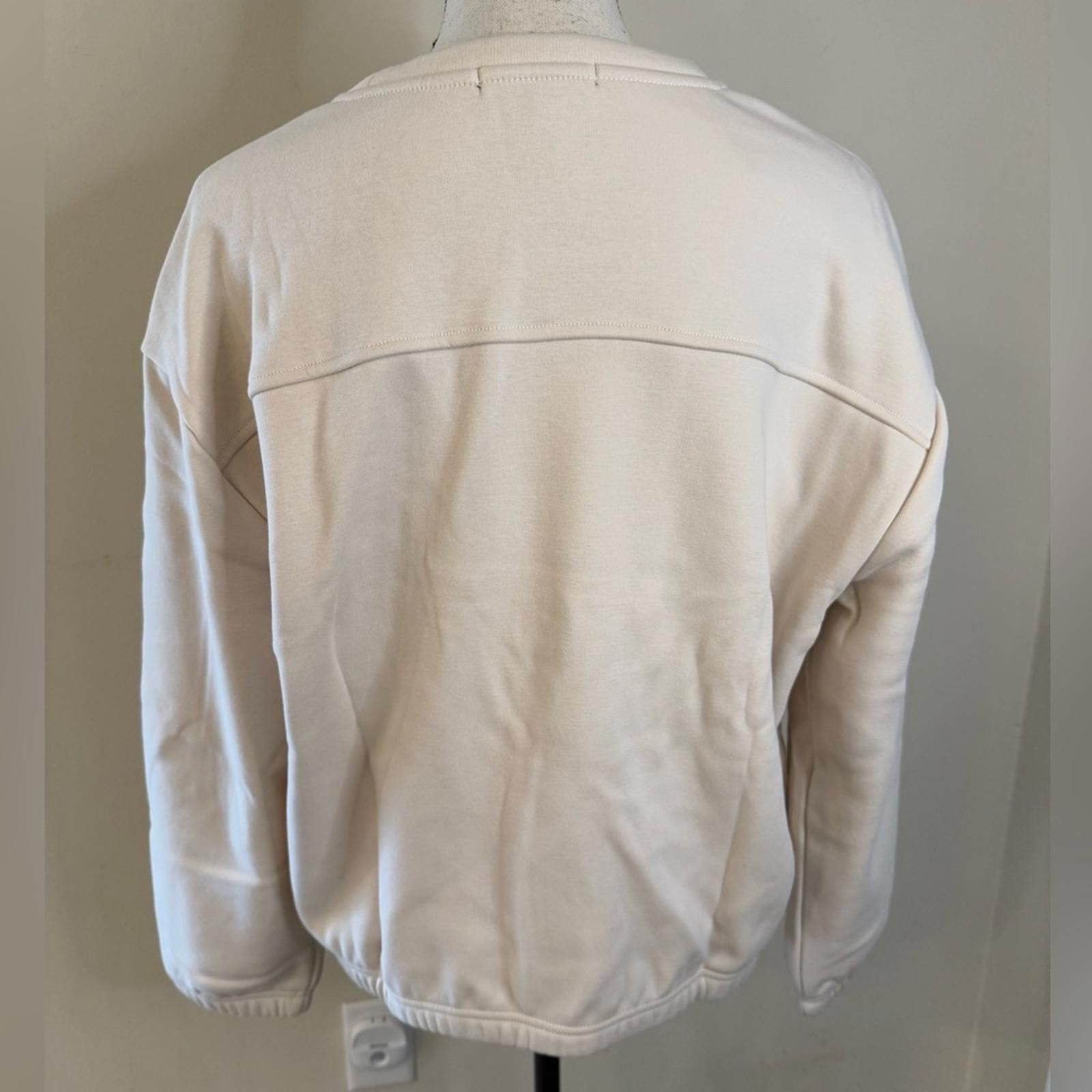 Banana Republic Banana Republic cream fleece lined sweatshirt SZ LG Size L / US 10 / IT 46 - 3 Thumbnail