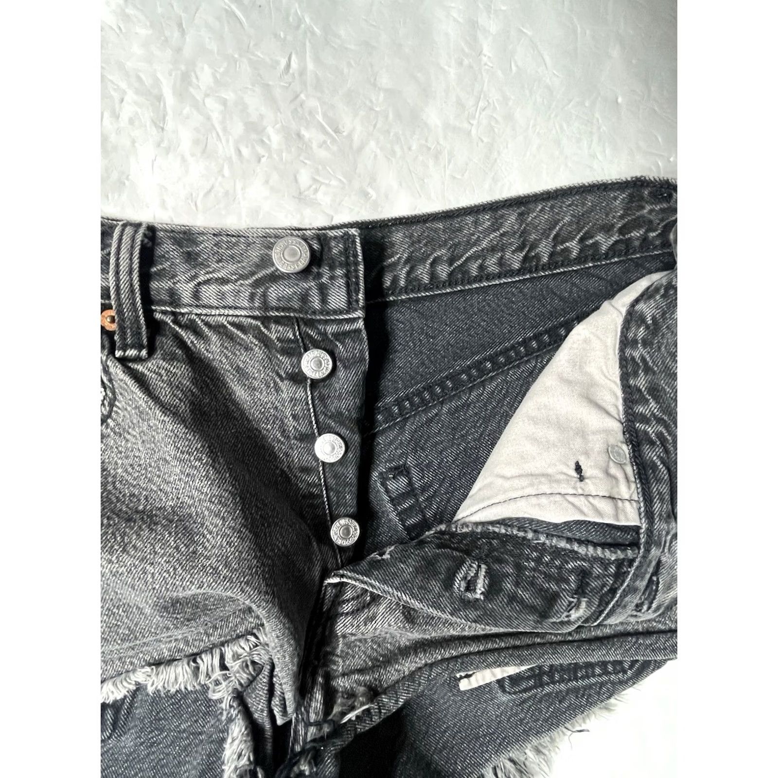 Levi's Levi’s Premium 501 High Rise Cutoff Shorts Washed Black Button Fly Size 27 Womens Denim 90s Classic Vintage No N/A Size 27" / US 4 / IT 40 - 7 Thumbnail
