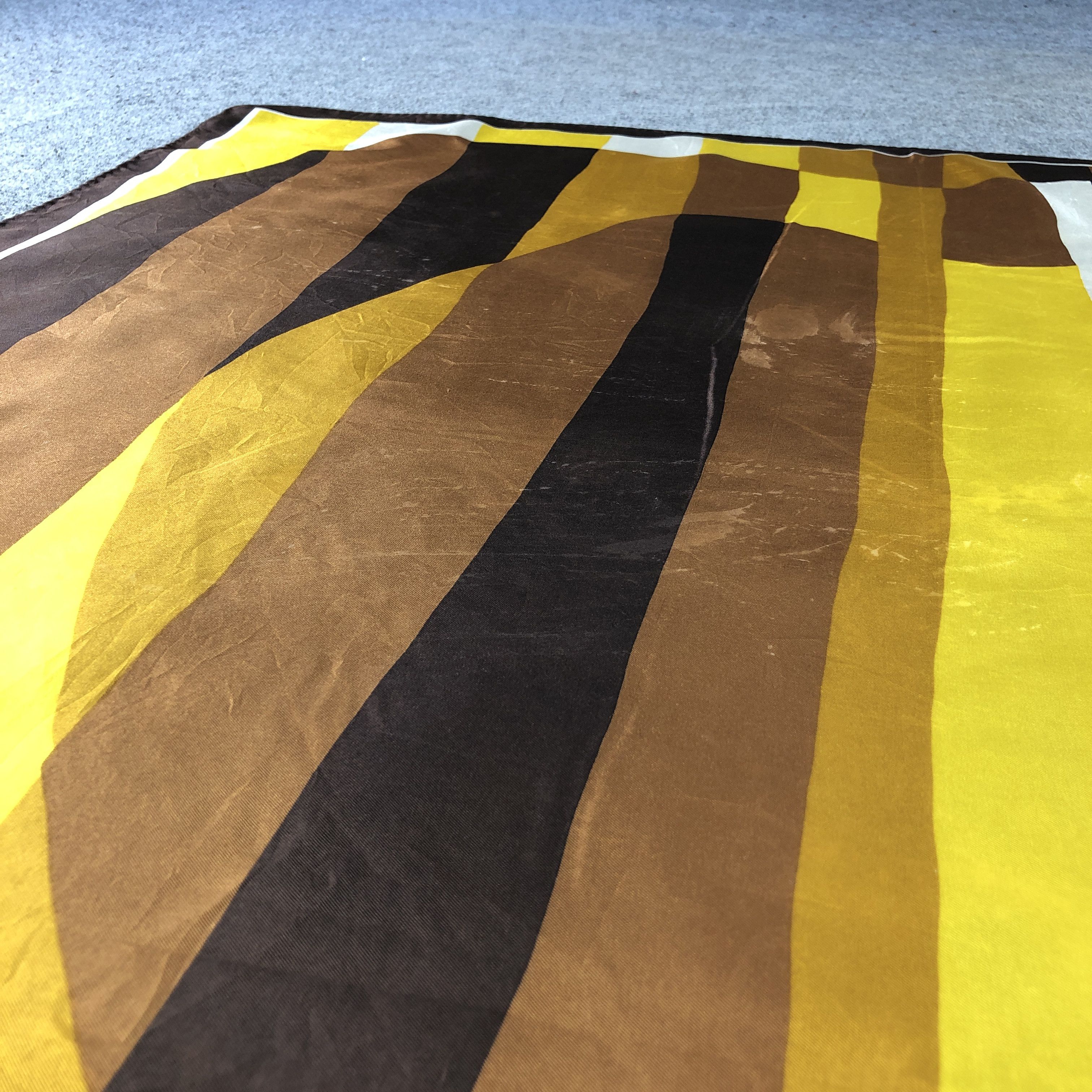 Vintage Vintage Luxury Abstract Hand Rolled Silk Scarf M1293 Size ONE SIZE - 5 Thumbnail