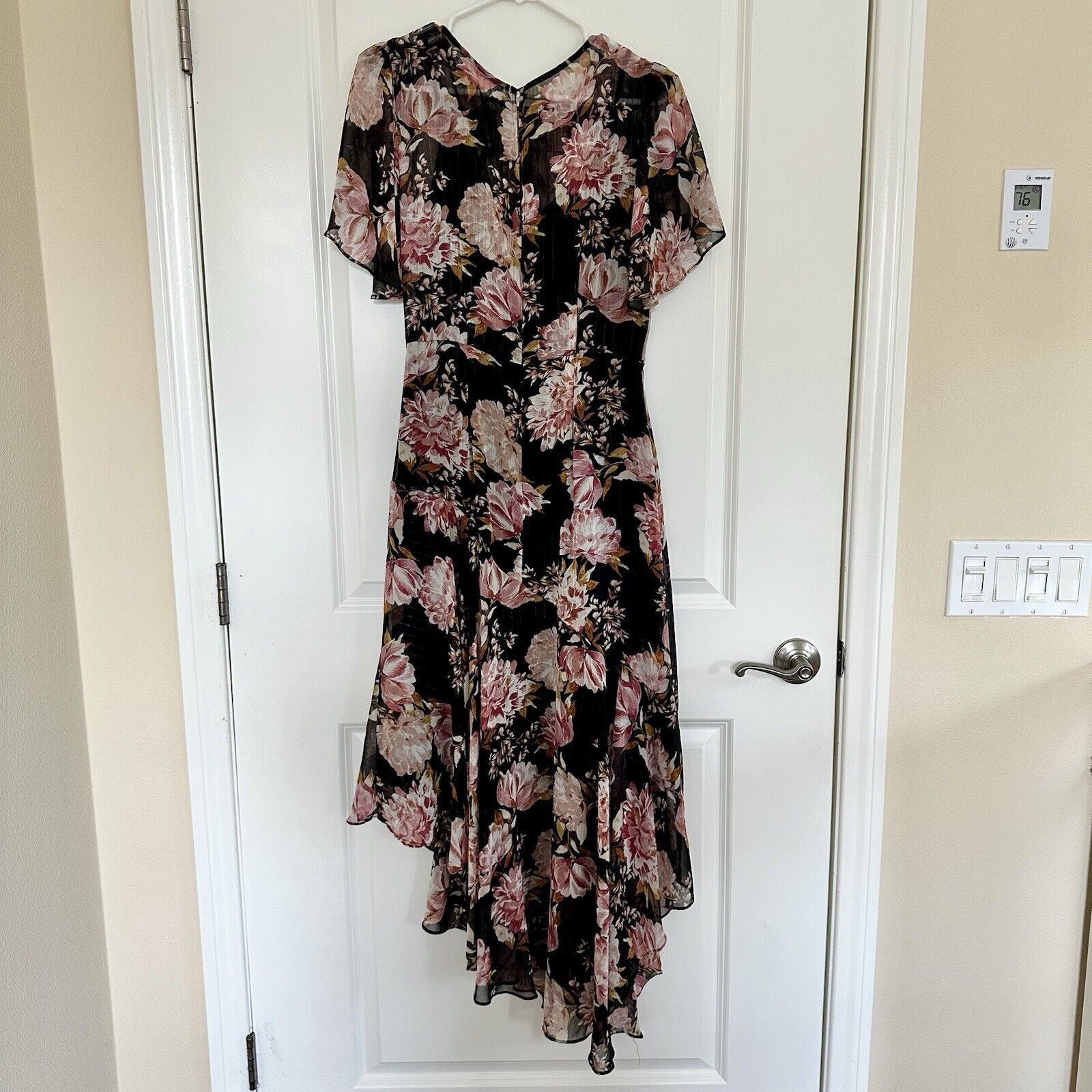 ASTR The Label ASTR The Label Flutter Sleeve Floral Maxi Dress Size M Size M / US 6-8 / IT 42-44 - 7 Thumbnail