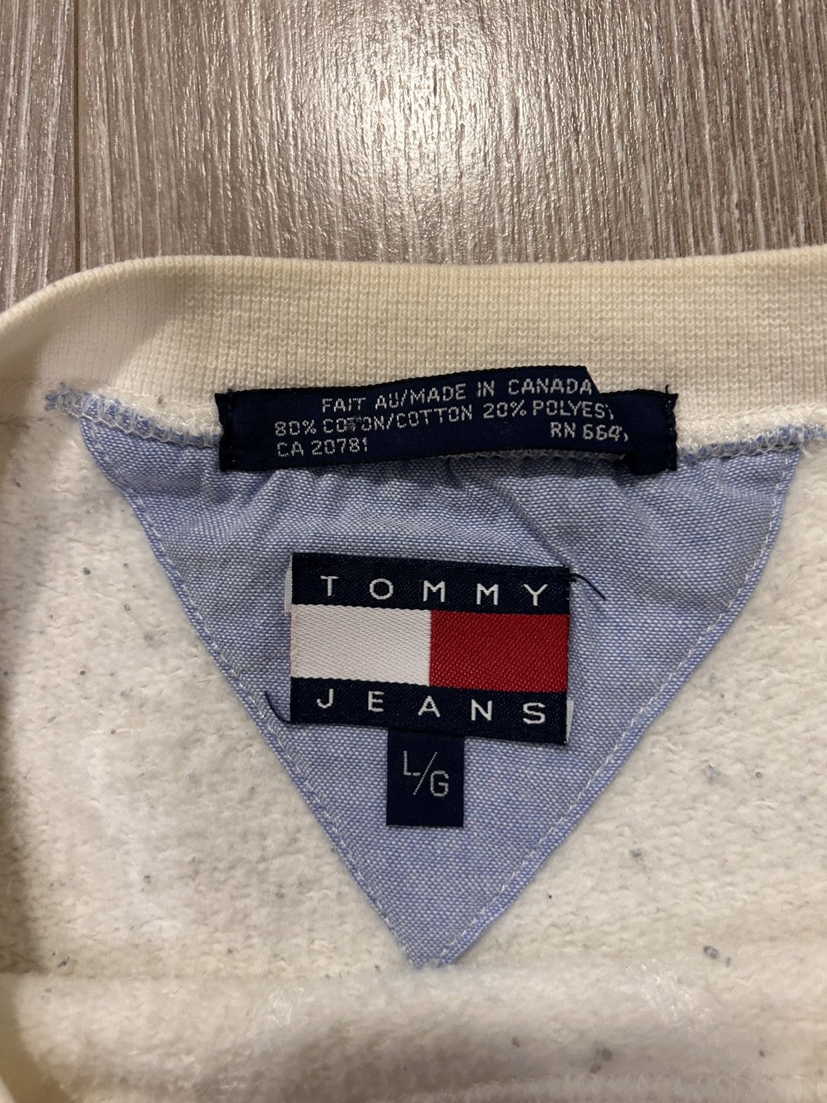Tommy Hilfiger Y2K Tommy Hilfiger Jeans Tag Embroidered White Crewneck Size US L / EU 52-54 / 3 - 4 Thumbnail