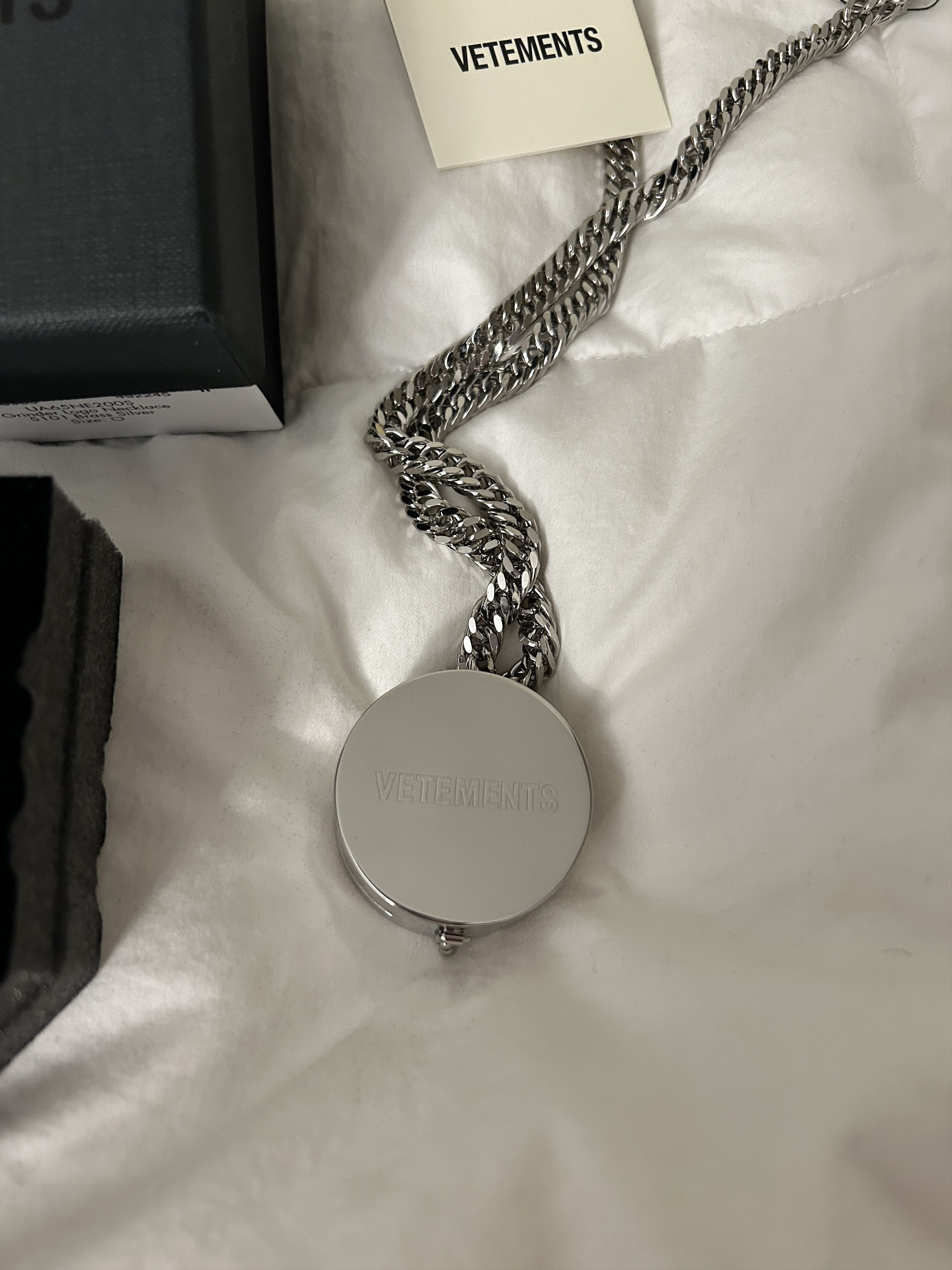 Vetements Grinder necklace silver pendant logo Size ONE SIZE - 7 Thumbnail