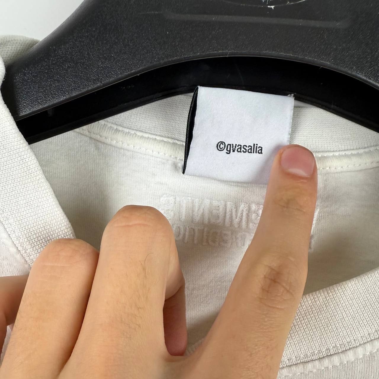 Vetements Vetements “love is “ shirt Size US XS / EU 42 / 0 - 9 Thumbnail