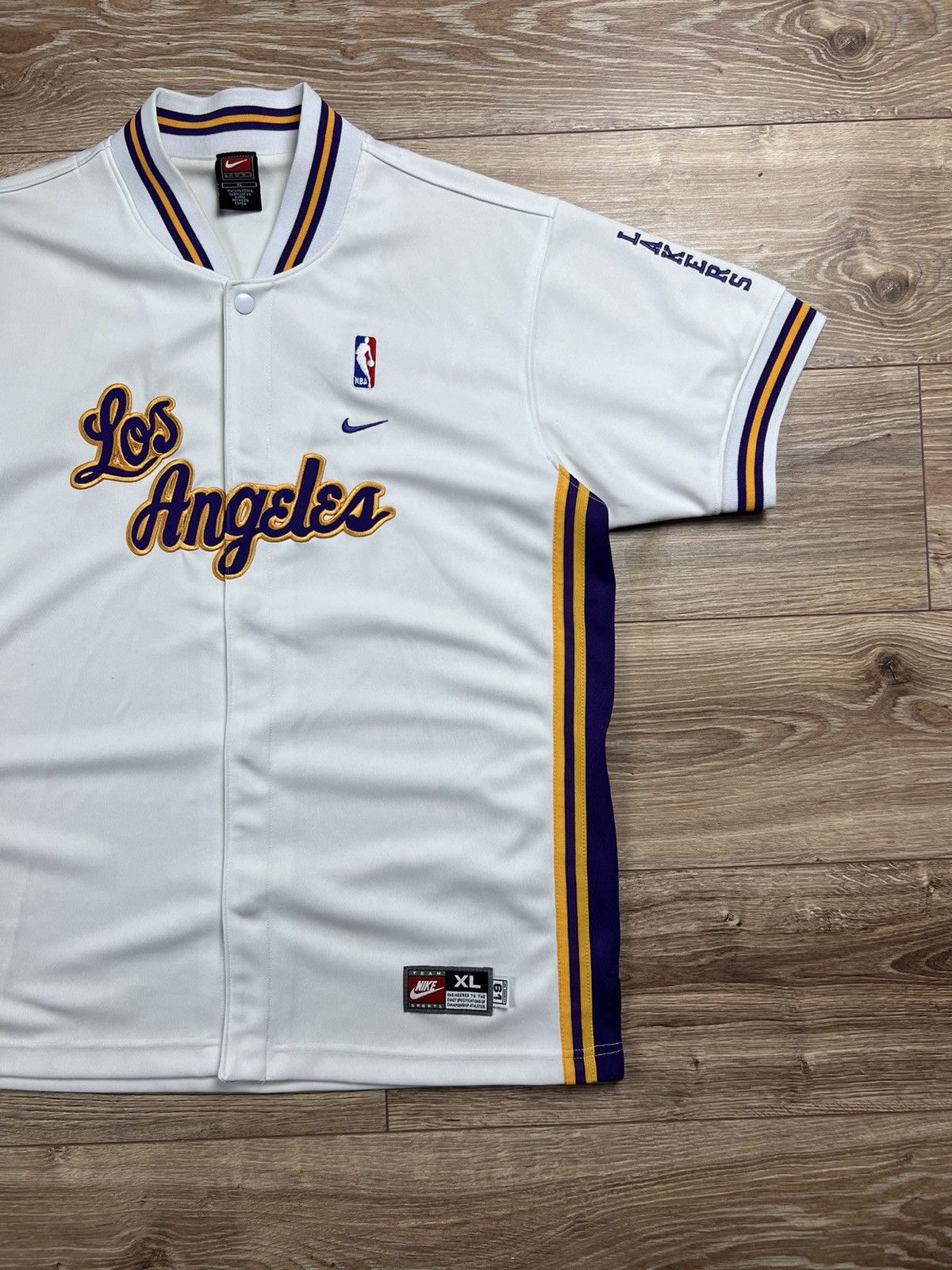 Designer × NBA × Vintage 🏀 90’S NIKE LAKERS VINTAGE LOS ANGELES WARM- UP JERSEY TEE Size US XL / EU 56 / 4 - 4 Thumbnail