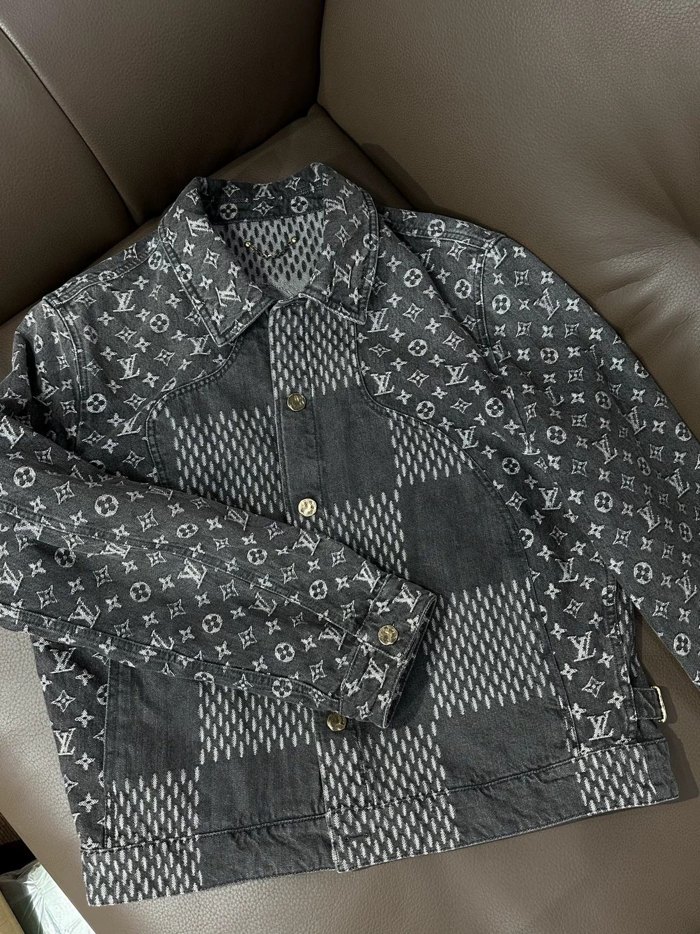 Louis Vuitton Louis Vuitton x Nigo Monogram Patchwork Denim Jacket 50 Size US M / EU 48-50 / 2 - 1 Thumbnail