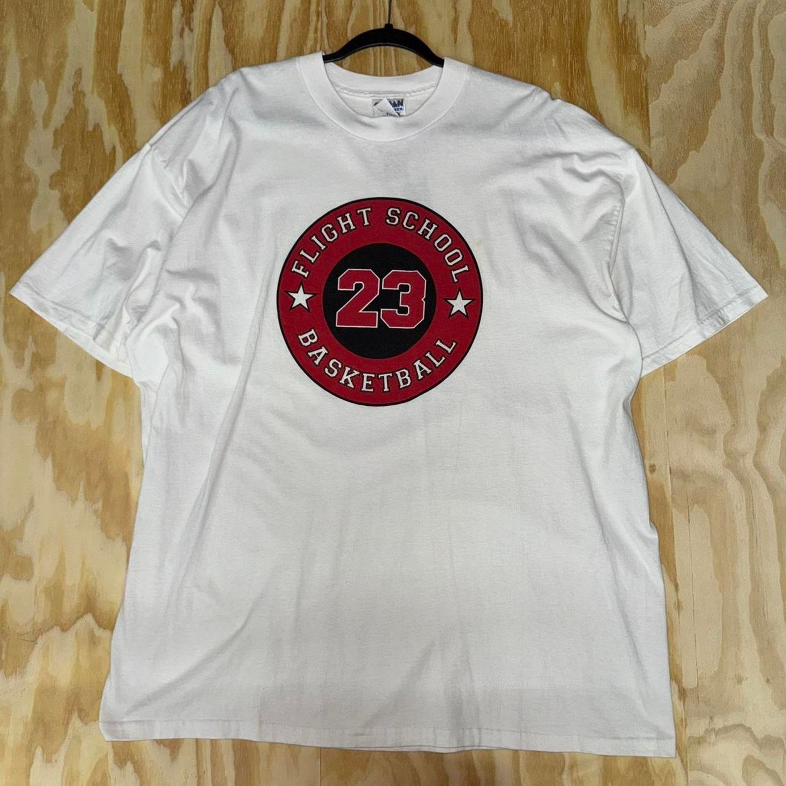 Vintage Vintage y2k flight school Michael Jordan CHI bulls t-shirt Size US XXL / EU 58 / 5 - 1 Thumbnail