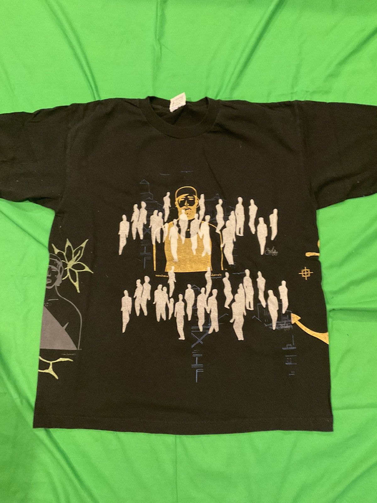 Vintage 1998 "The War" black and yellow t-shirt Size US XL / EU 56 / 4 - 1 Thumbnail