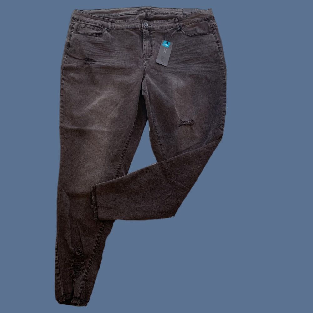 Vintage Rue+ 22W Women's Plus Size Black Distressed Mid Rise Jeggings New Stretch Frayed Size 40" / US 18 - 1 Thumbnail