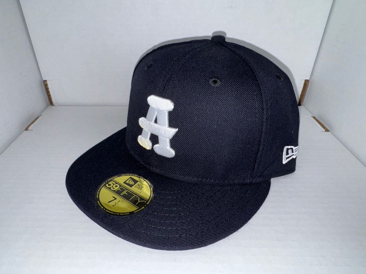 New Era Atlanta Black Crackers Fitted Cap, Navy (Size 7 1/2) Size ONE SIZE - 2 Thumbnail