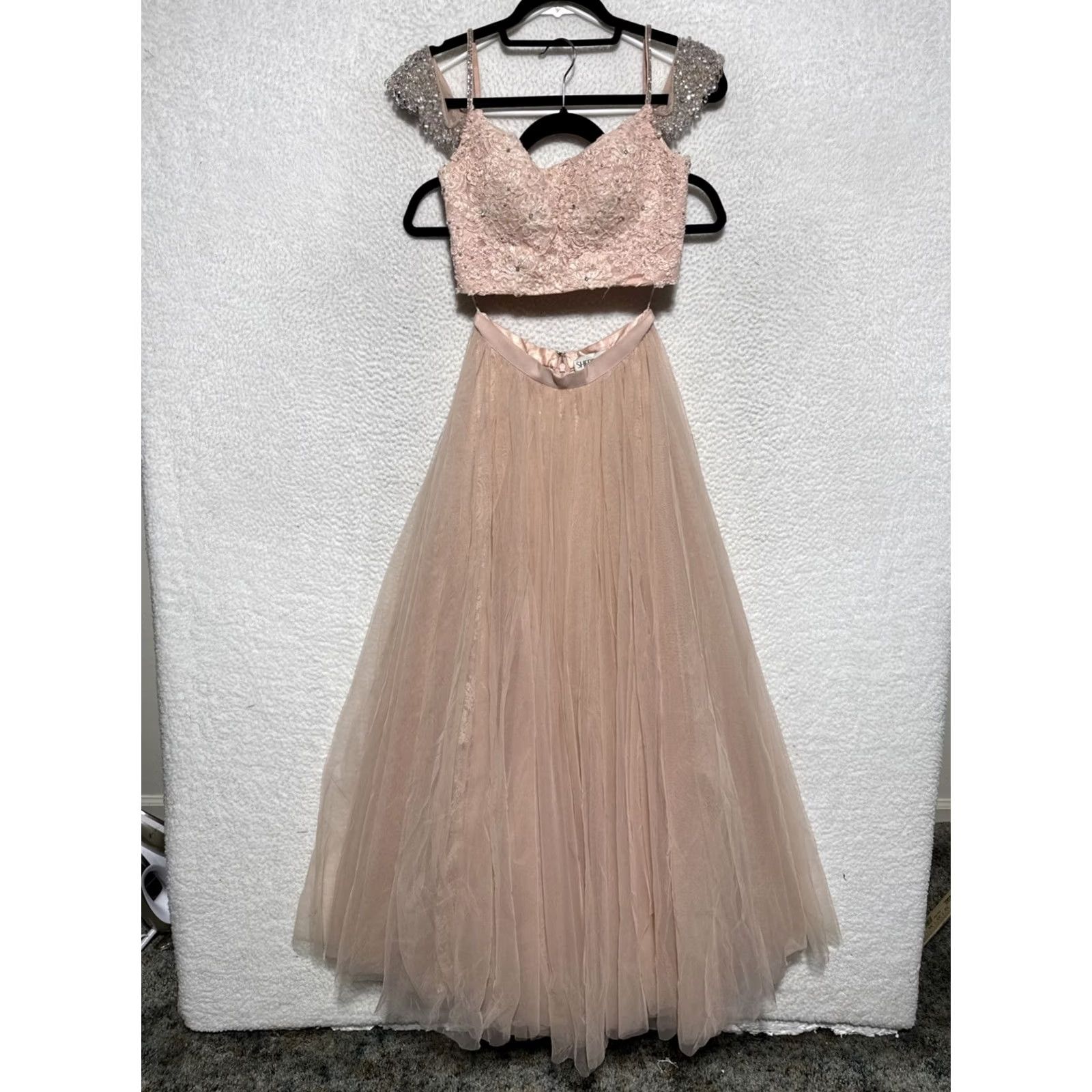 Vintage Sherri Hill 2 Pc Lace Floral Beaded Strap Top & Tulle Skirt Size 2 Prom Dress Pink Womens Ball Gown Sleeveless Off the Shoulder Formal Dry Clean Only Size XS / US 0-2 / IT 36-38 - 2 Thumbnail