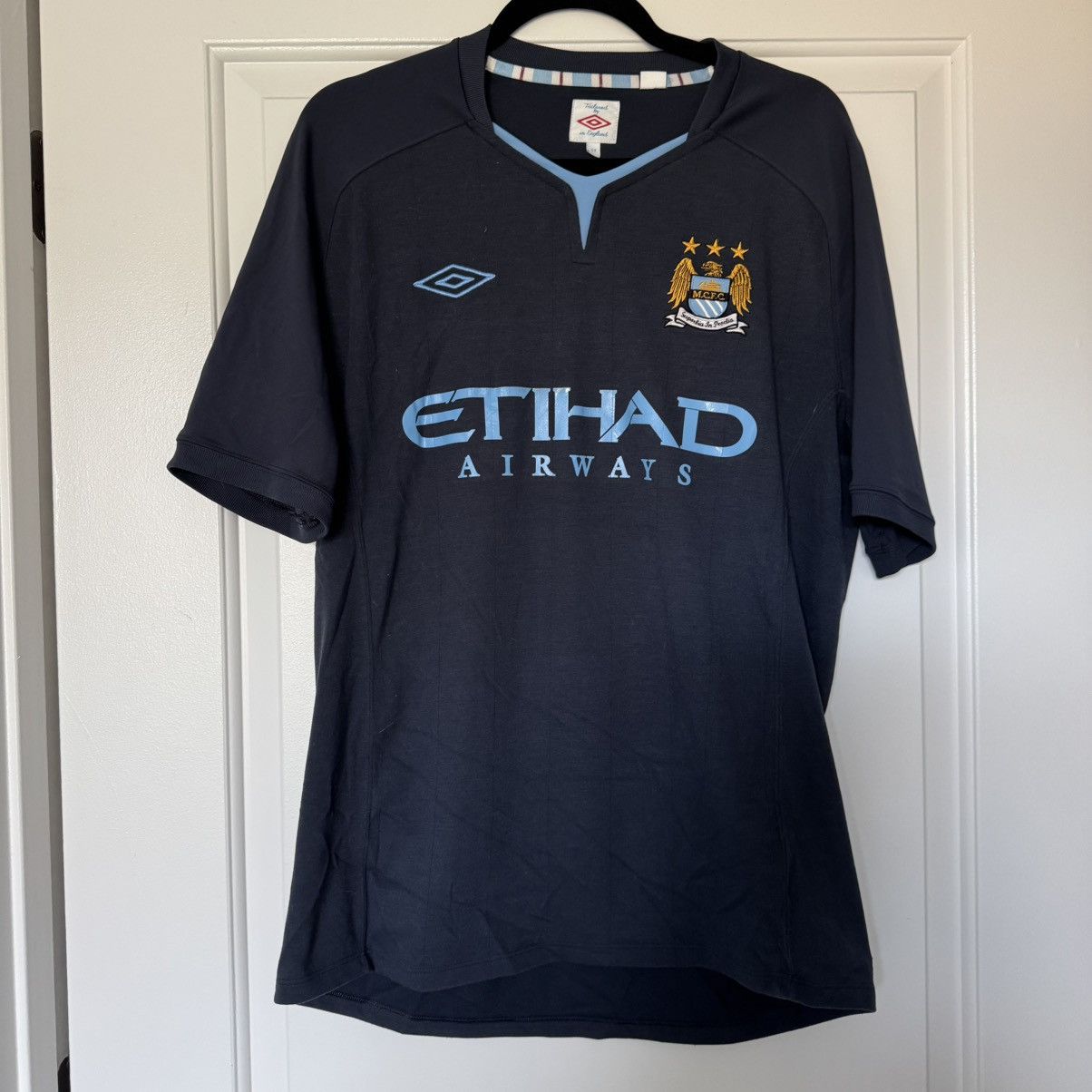 Umbro Manchester City 2010-2011 Umbro Away kit Sz: L Men’s Size US L / EU 52-54 / 3 - 1 Thumbnail