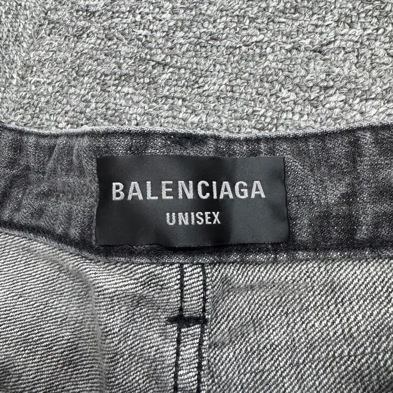 Balenciaga Balenciaga size XS Washed distressed denim pants Size US 27 - 2 Thumbnail