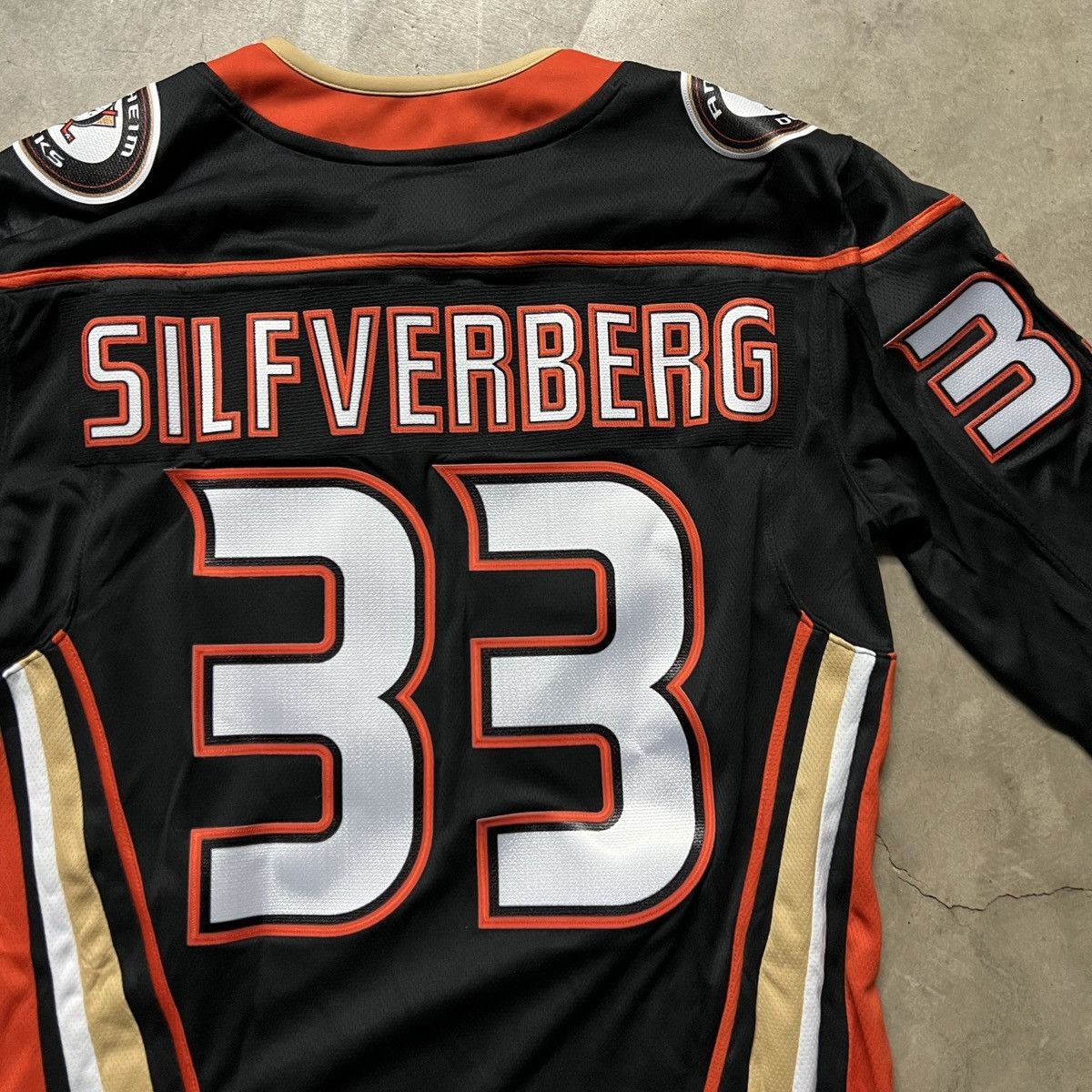 NHL 2018 NHL A. Ducks JAKOB SILFVERBERG #33 Hockey Jersey Size US M / EU 48-50 / 2 - 1 Thumbnail