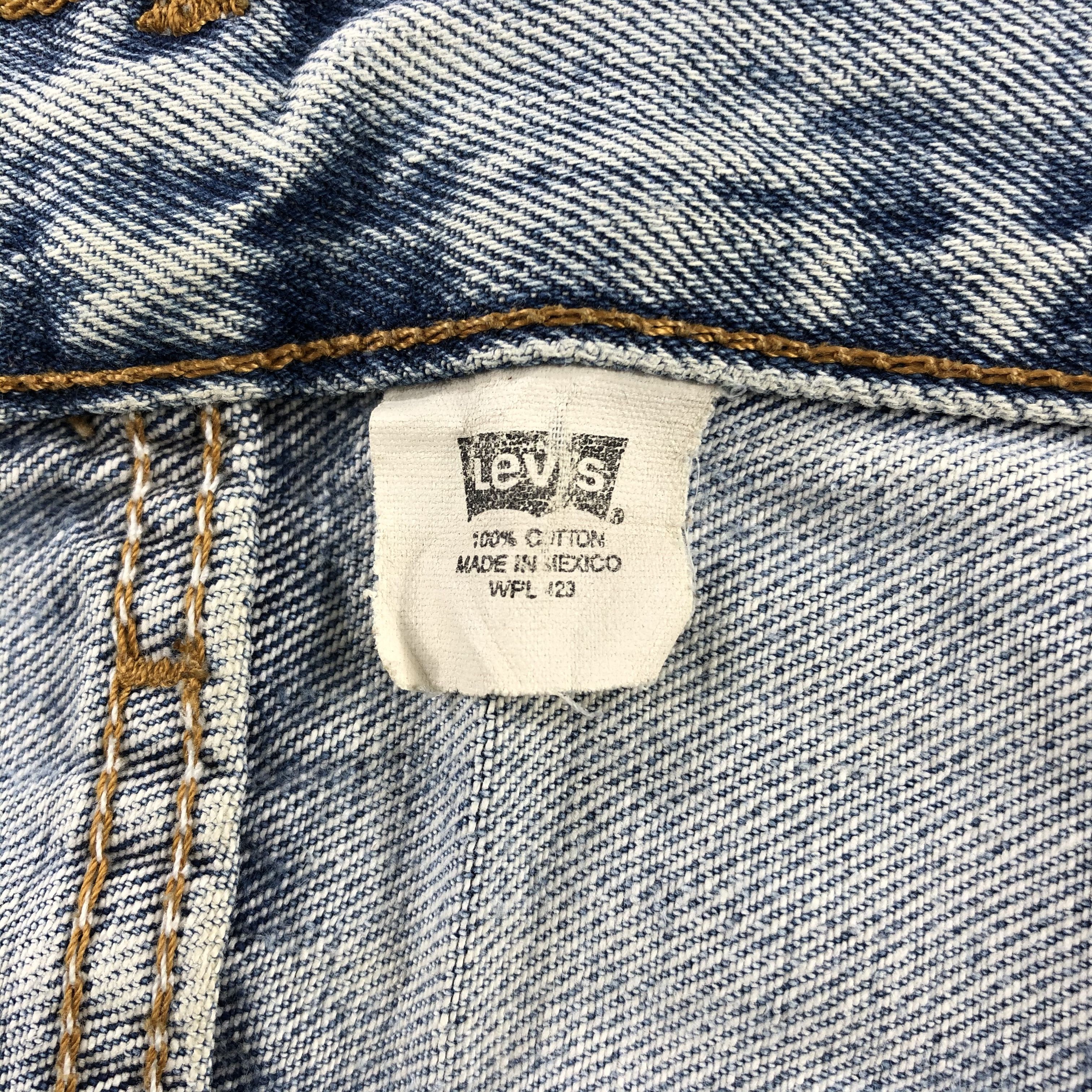 Levi's Vintage Levi's 501 Jeans Distress Medium Wash Denim KJ863 Size US 33 - 16 Thumbnail