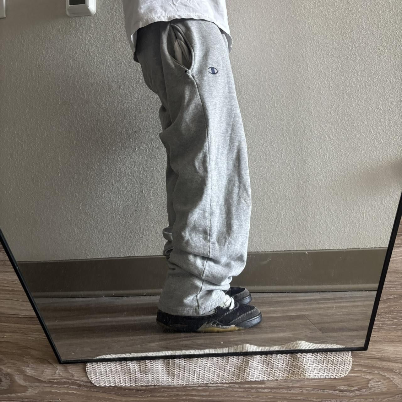 Champion Crazy Vintage Y2K/2000s Light Grey Champion Essential Sweatpants! Size L Size US 32 / EU 48 - 2 Thumbnail