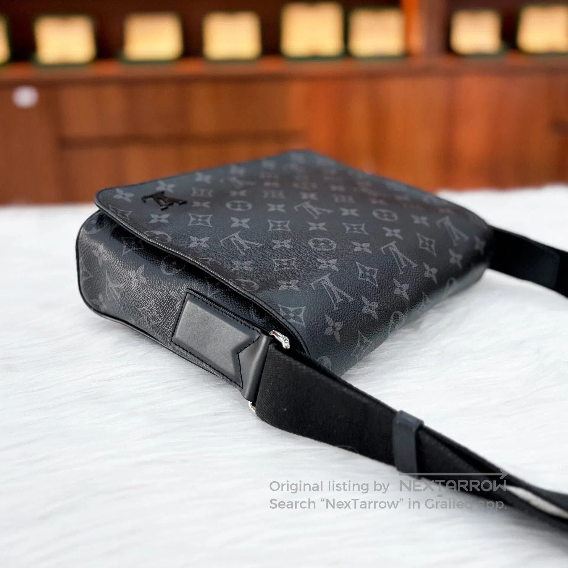 Louis Vuitton LV Black Monogram Crossbody Bag. Size ONE SIZE - 2 Thumbnail