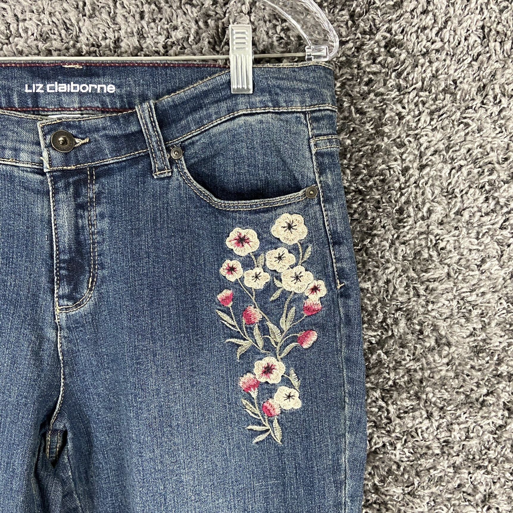 Liz Claiborne Liz Claiborne Jeans Skinny Women’s 8 Blue Embroidery Flowers Pink Flowers Ladies 8 Women Size 30" / US 8 / IT 44 - 3 Thumbnail