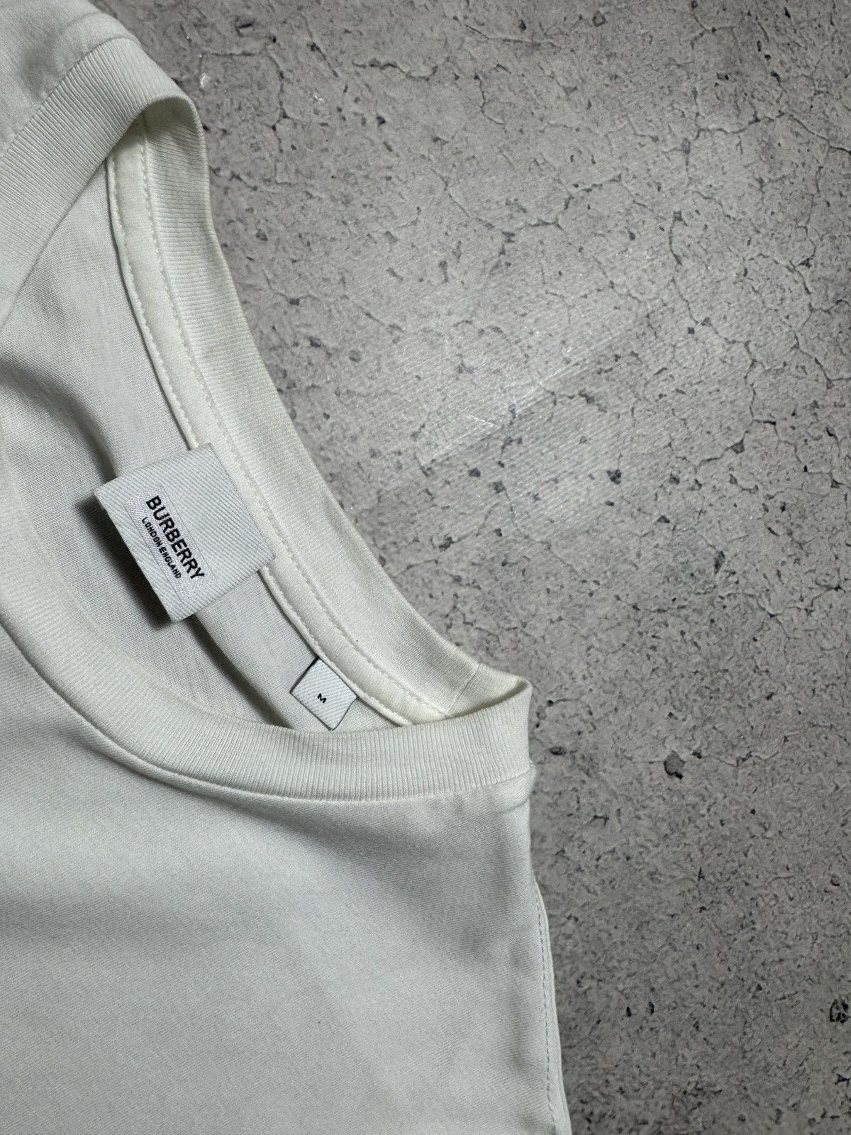 Burberry Burberry London England White T-Shirt Size M Size US M / EU 48-50 / 2 - 5 Thumbnail