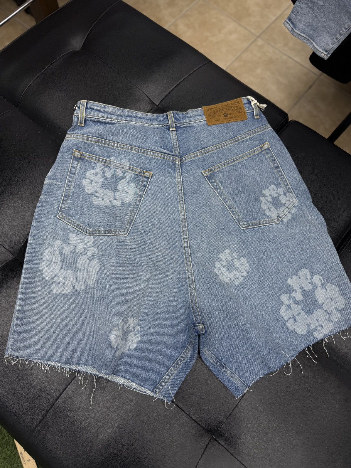 DENIM TEARS Denim Tears Cotton Wreath 2025 Shorts Size Large Blue (NEW) Size US 33 - 7 Thumbnail