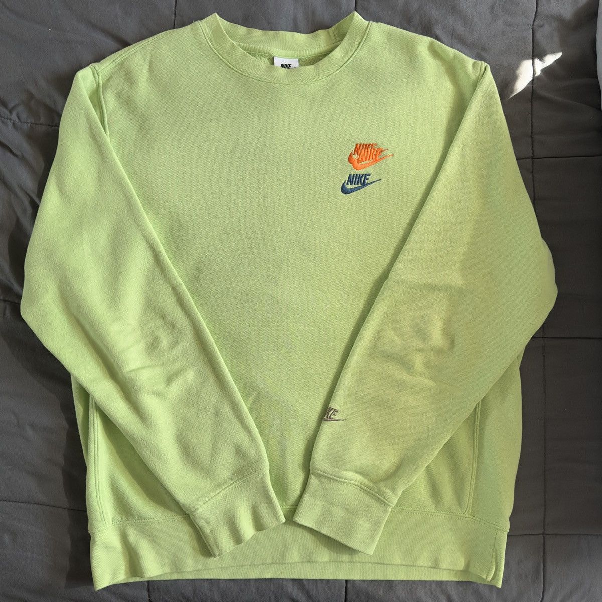 Nike nike lime green multiple logo crewneck Size US M / EU 48-50 / 2 - 1 Thumbnail