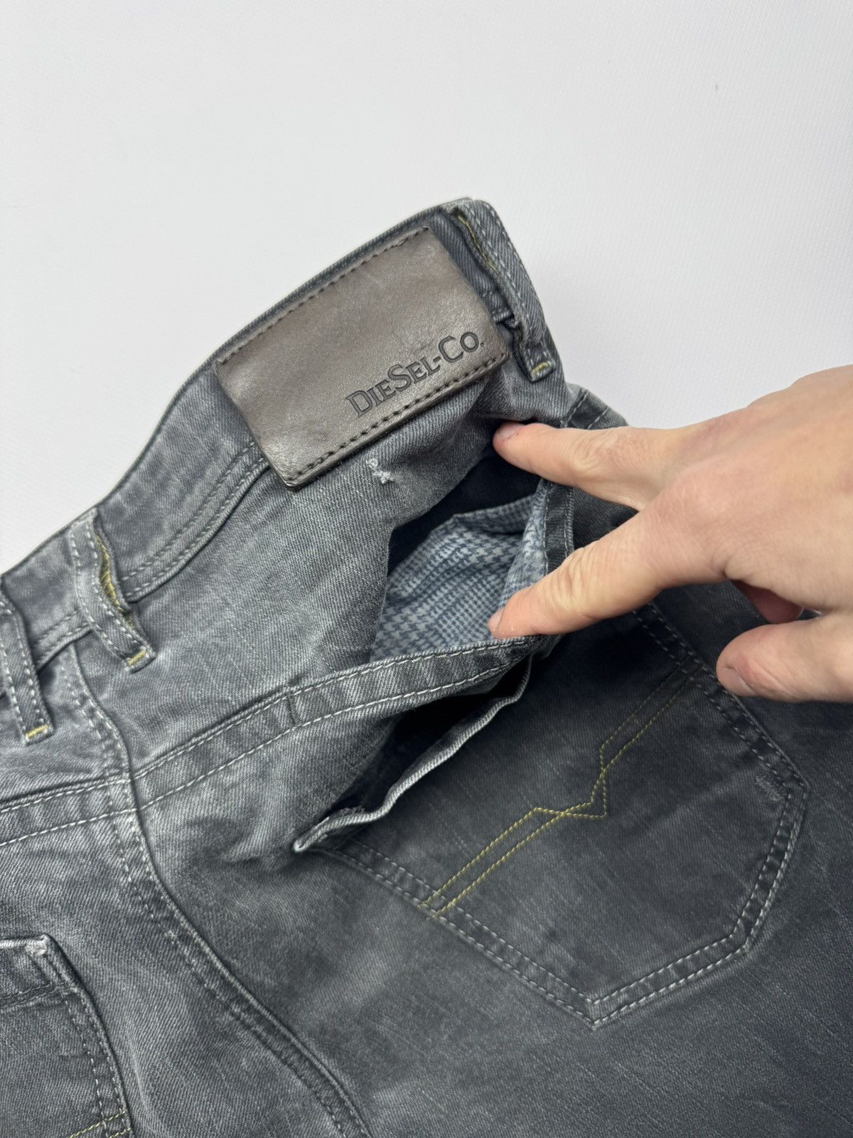Diesel Vintage Diesel Braddom Washed Straight Fit Men's Jeans Size US 33 - 9 Thumbnail