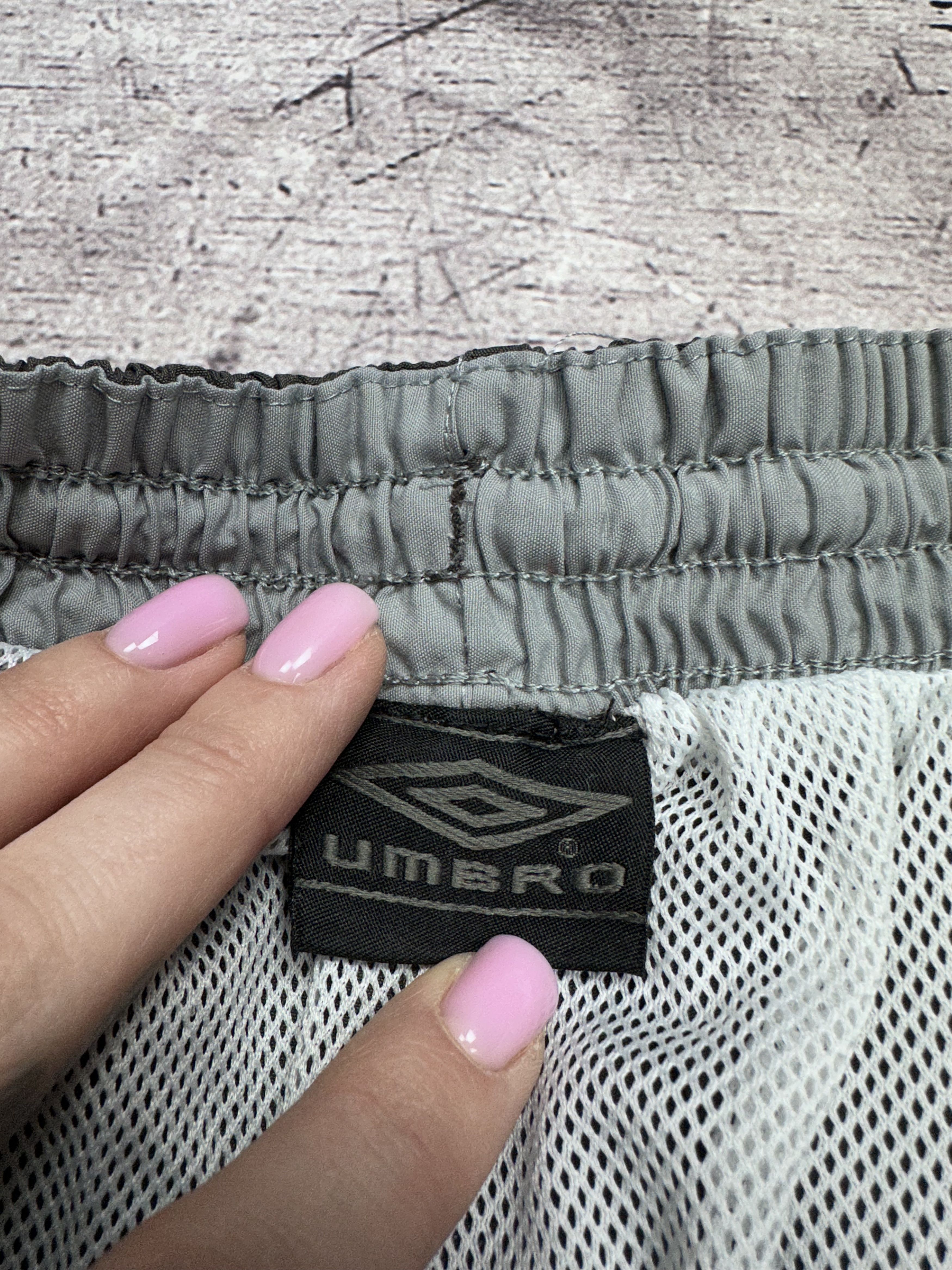 Umbro Umbro Vintage Mens Nylon Shorts Size US 38 / EU 54 - 7 Thumbnail