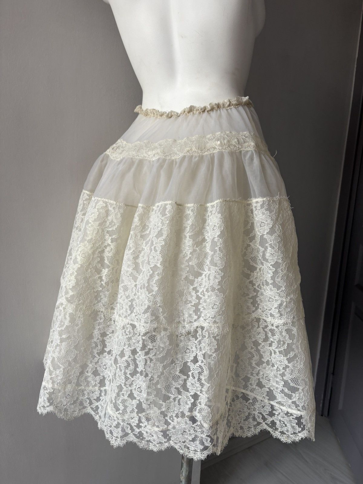 Vintage Vintage petticoat Size 26" / US 2 / IT 38 - 21 Thumbnail