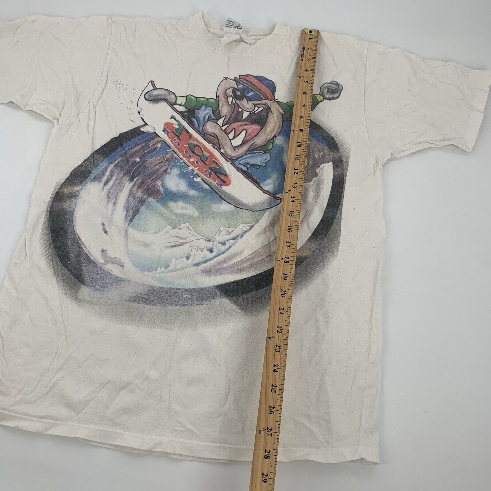 Vintage RARE Vintage 1997 Looney Tunes Taz Snowboarding T-Shirt Size US L / EU 52-54 / 3 - 9 Thumbnail