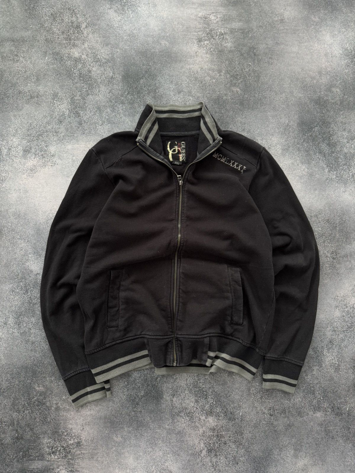 Guess Guess vintage y2k zip sweatshirt japanese brand avant garde Size US L / EU 52-54 / 3 - 1 Thumbnail