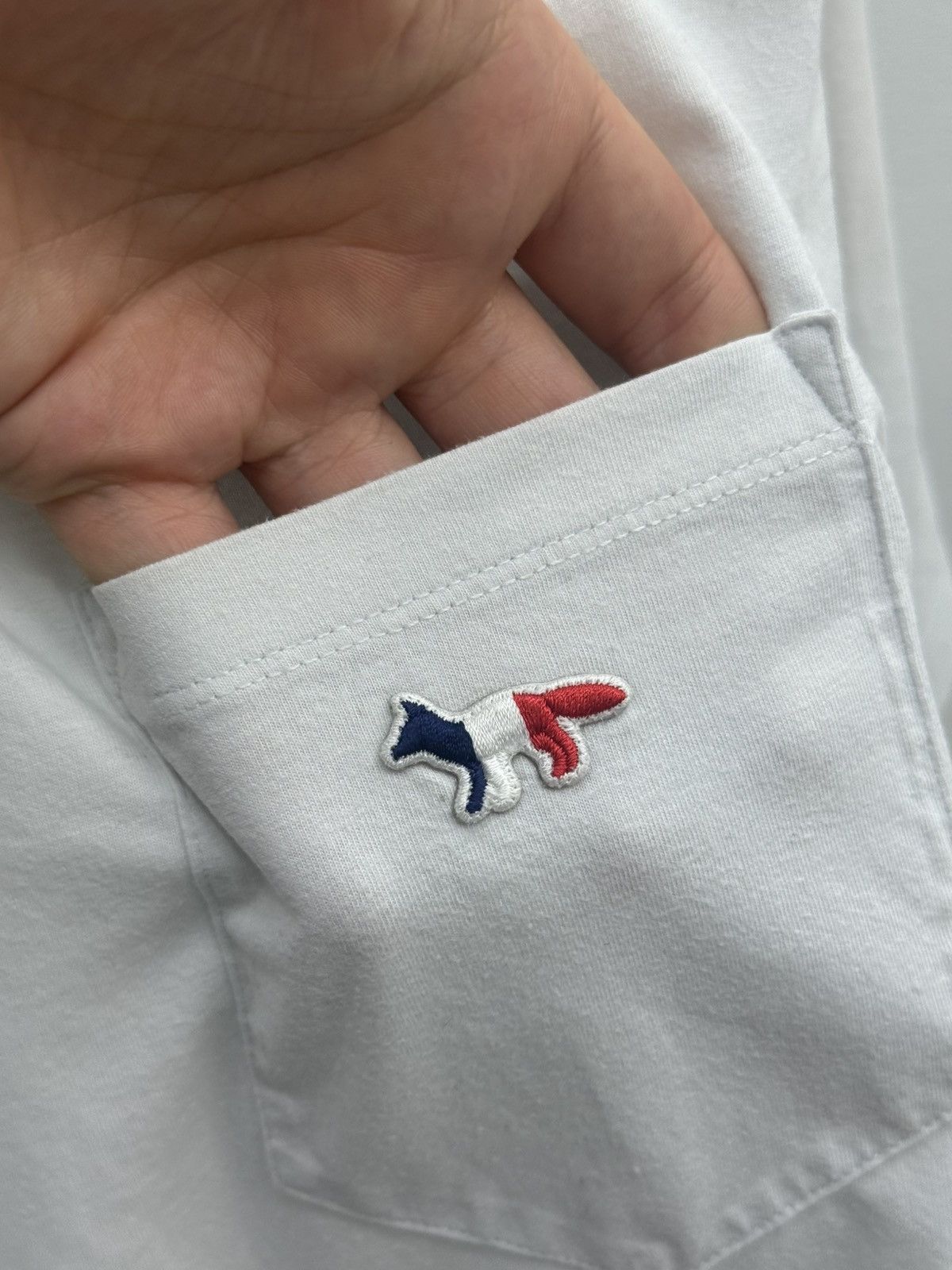 Maison Kitsune Maison Kitsune Fox Logo Embroidered Pocket Tee T-shirt Size US M / EU 48-50 / 2 - 4 Thumbnail