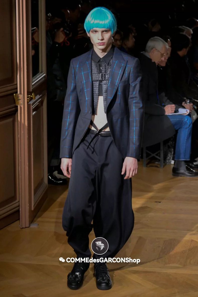 Comme des Garcons Comme Des Garcons Fake two-piece jacket with exquisite des Size US S / EU 44-46 / 1 - 2 Thumbnail