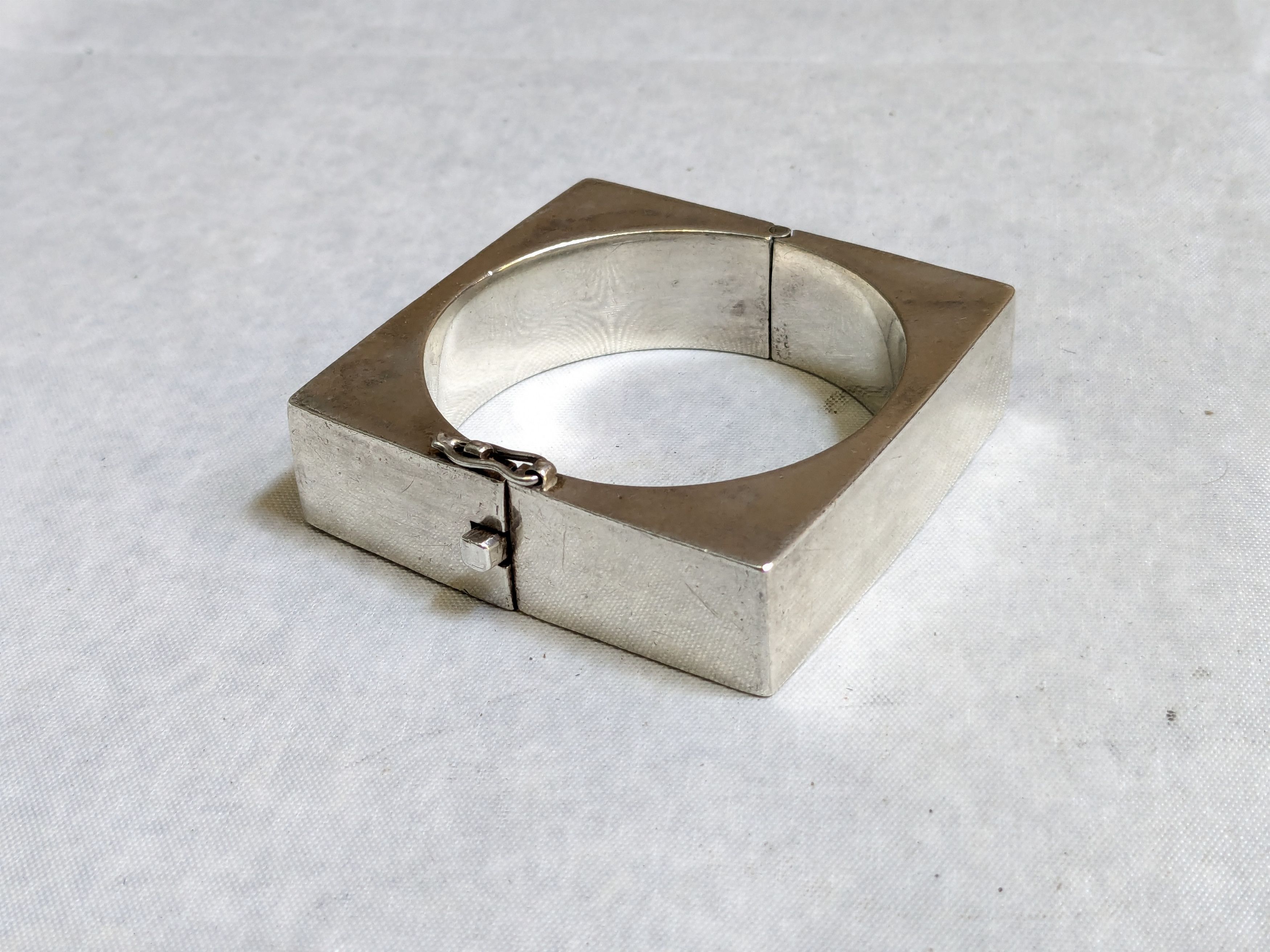 Jewelry Vintage Taxco Sterling Silver Bracelet Square Hollow Bangle Size ONE SIZE - 2 Thumbnail