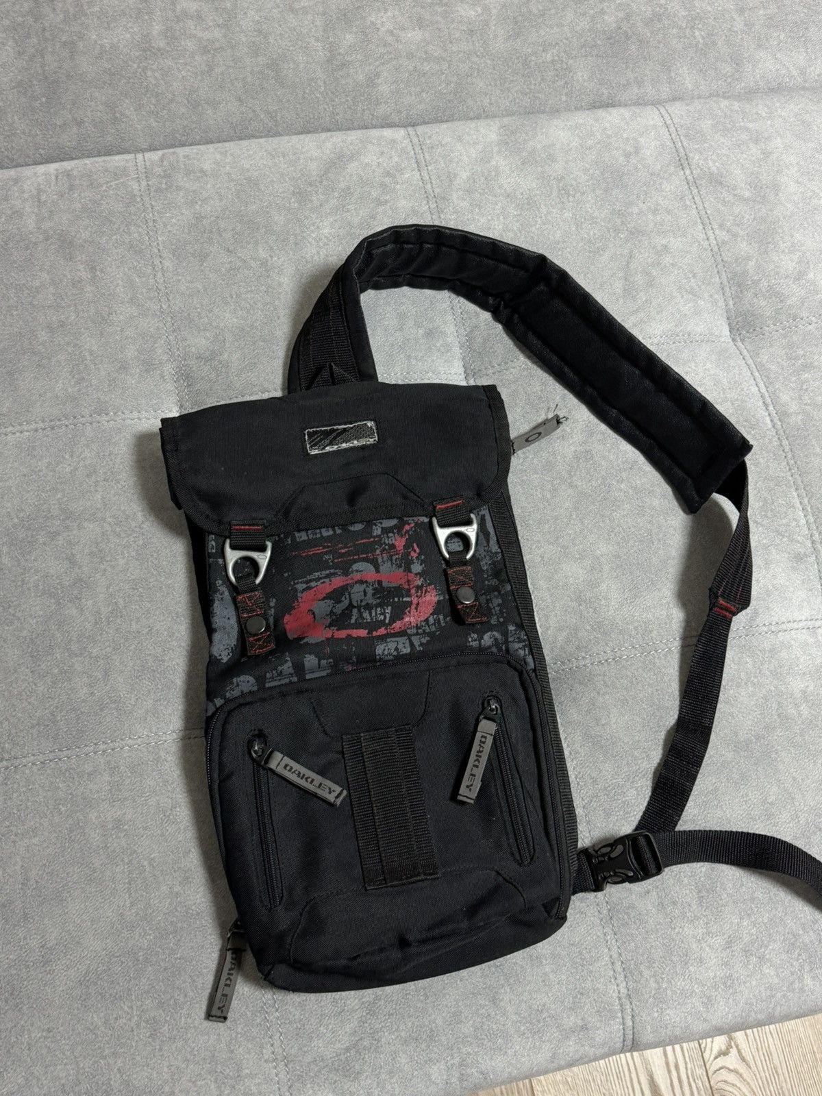 Oakley Vintage Rare Oakley sling crossbody bag backpack Size ONE SIZE - 4 Thumbnail