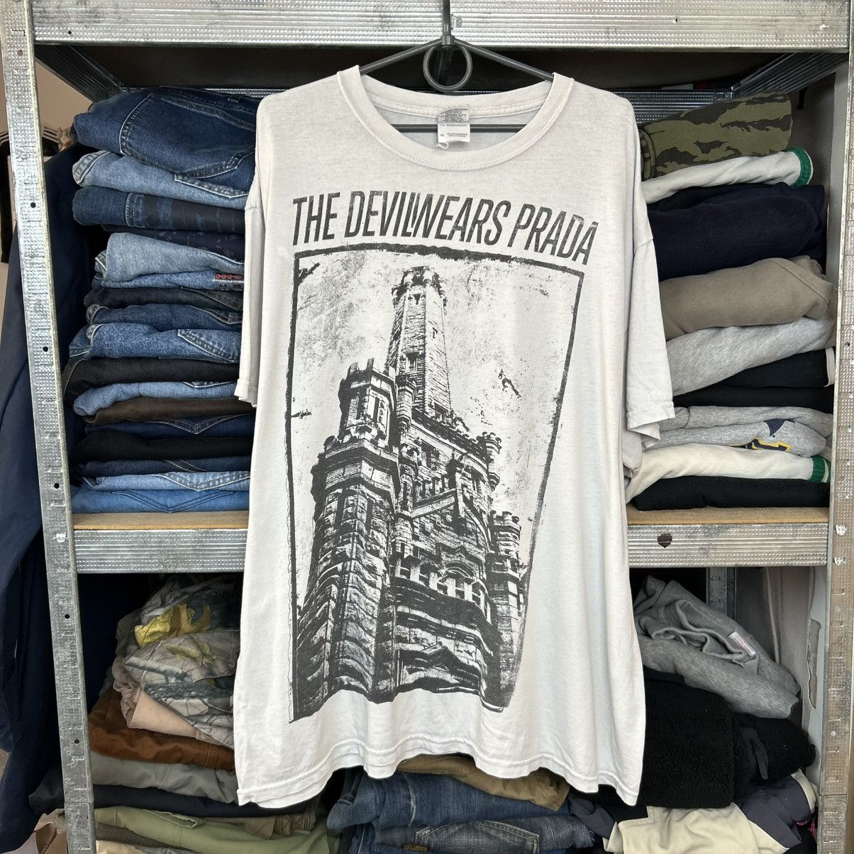 Band Tees Vintage The Devil Wears Prada Big LogO Movie tee size XL Size US XL / EU 56 / 4 - 1 Thumbnail