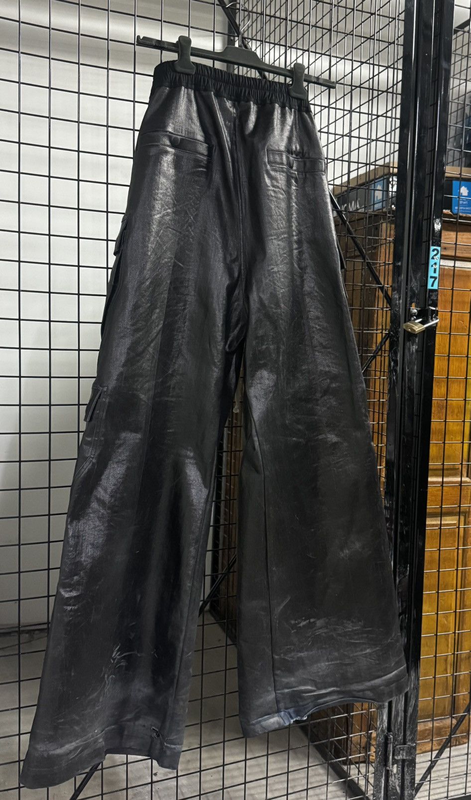 Rick Owens Rick Owens Waxed Cargo Belas used size 34 Size US 34 / EU 50 - 2 Thumbnail