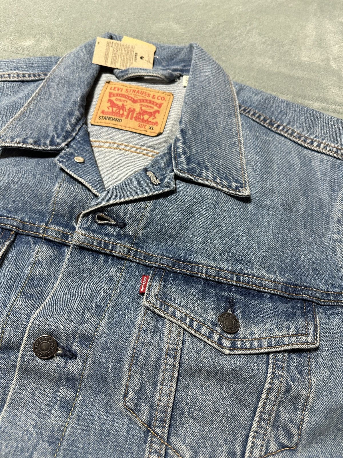 Levi's Levi’s Premium Denim Trucker Jacket Medium Wash - size XL Size US XL / EU 56 / 4 - 2 Thumbnail