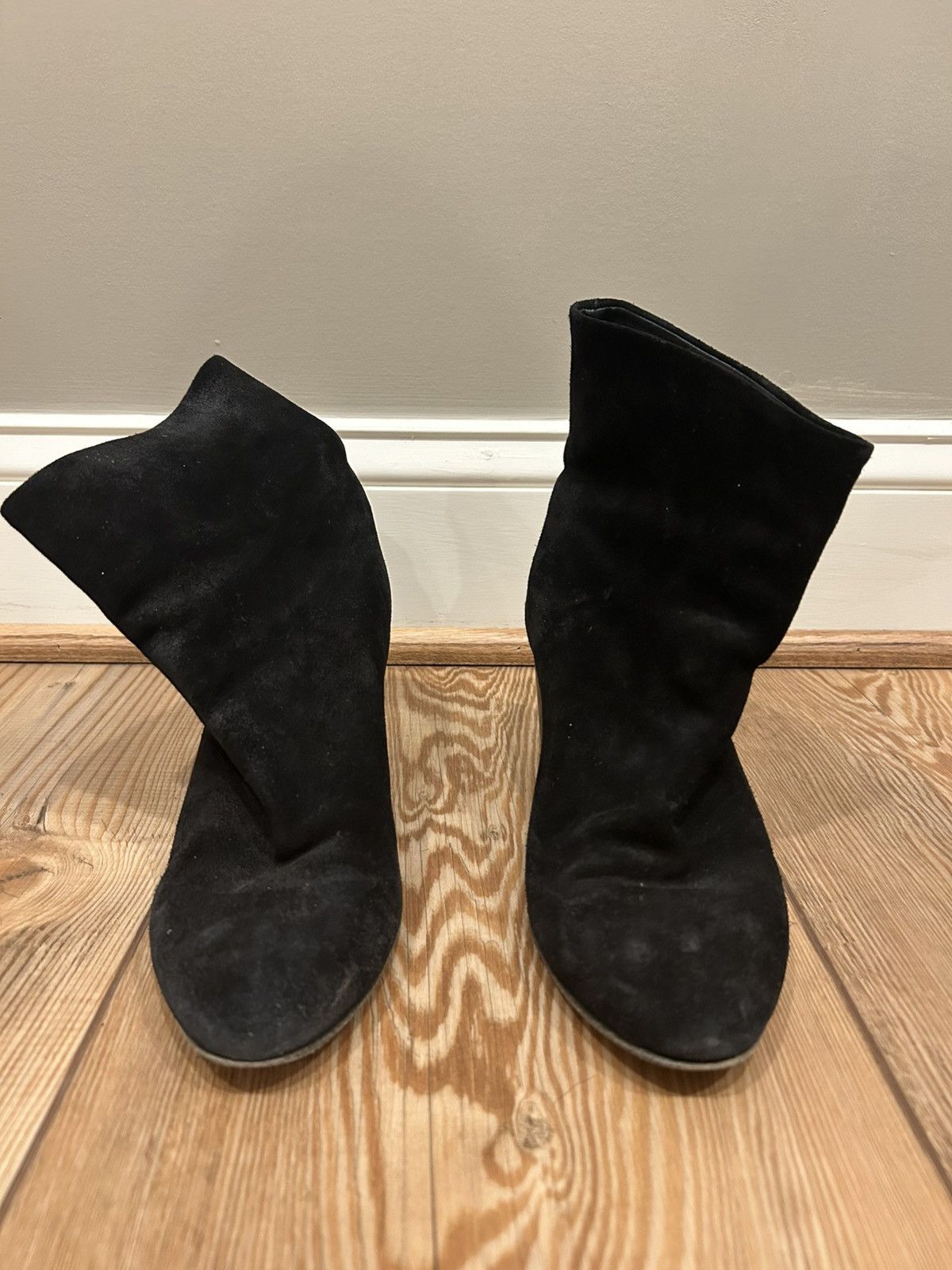 Vince Suede Ankle Boots Size US 7 / IT 37 - 2 Thumbnail