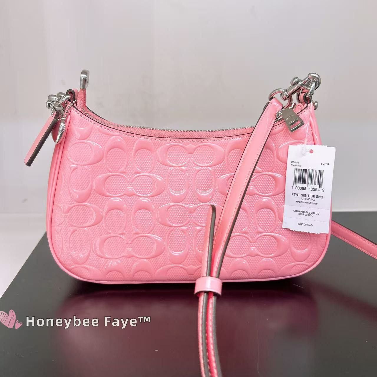 Coach Teri Shoulder Bag In Signature Leather Heart Charm CDA98 Size ONE SIZE - 6 Thumbnail