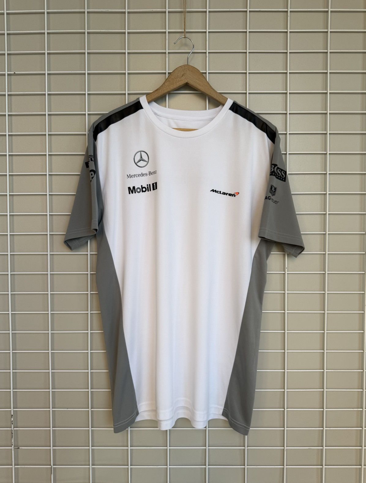 Hugo Boss McLaren Mercedes 2014 F-1 T-Shirt Mens Size XL/L Hugo Boss Size US XL / EU 56 / 4 - 1 Thumbnail