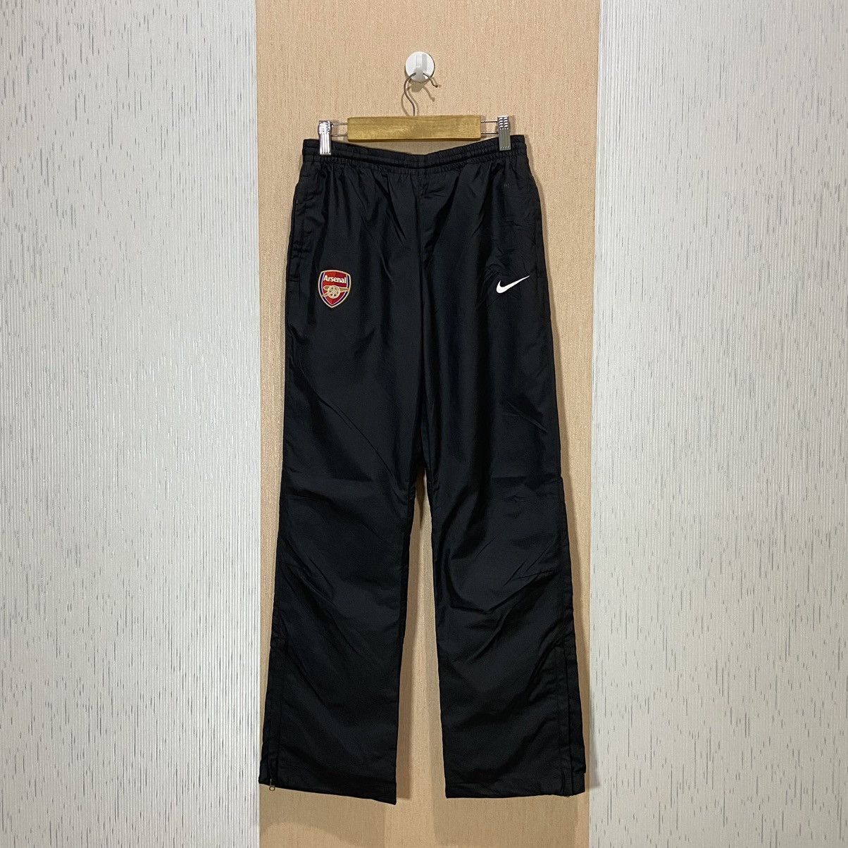Nike Y2K Nike Arsenal Track Pants Size US 29 - 1 Thumbnail